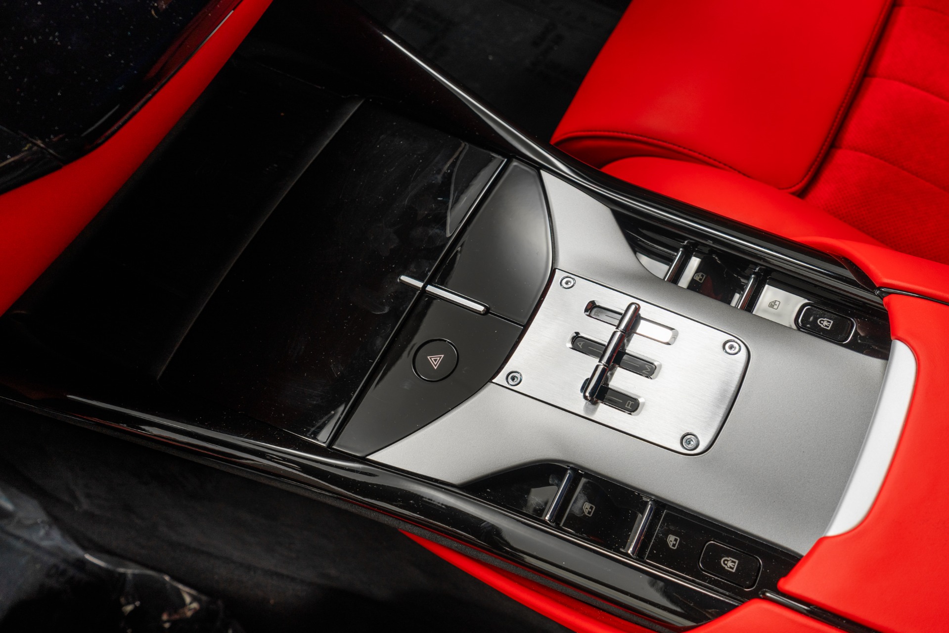 2025 Purosangue -Only 934 Miles, Rosso Ferrari Interior, Heated And Ventilated Seats, 715HP picture #19