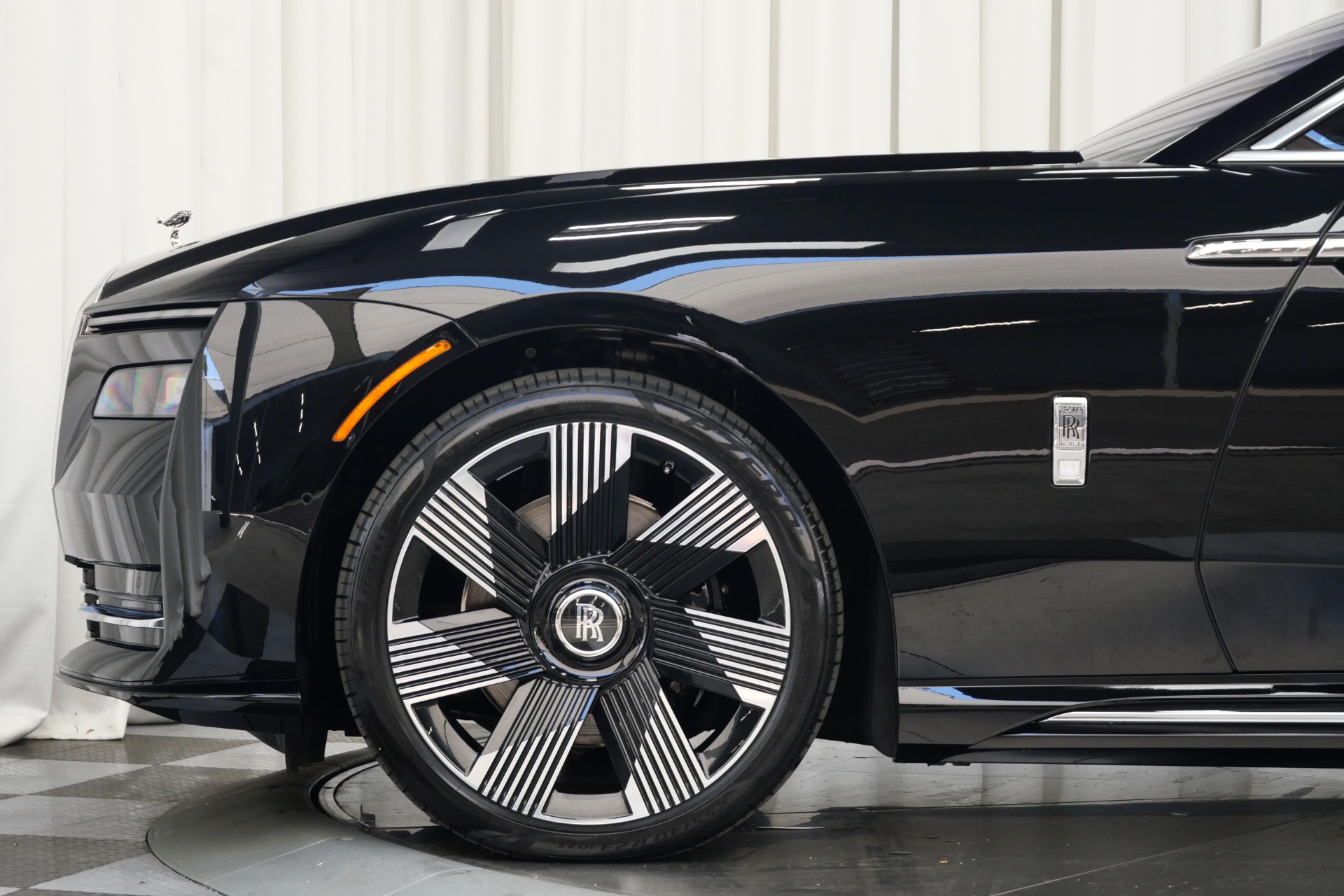 2025 Rolls Royce Spectre photo 10
