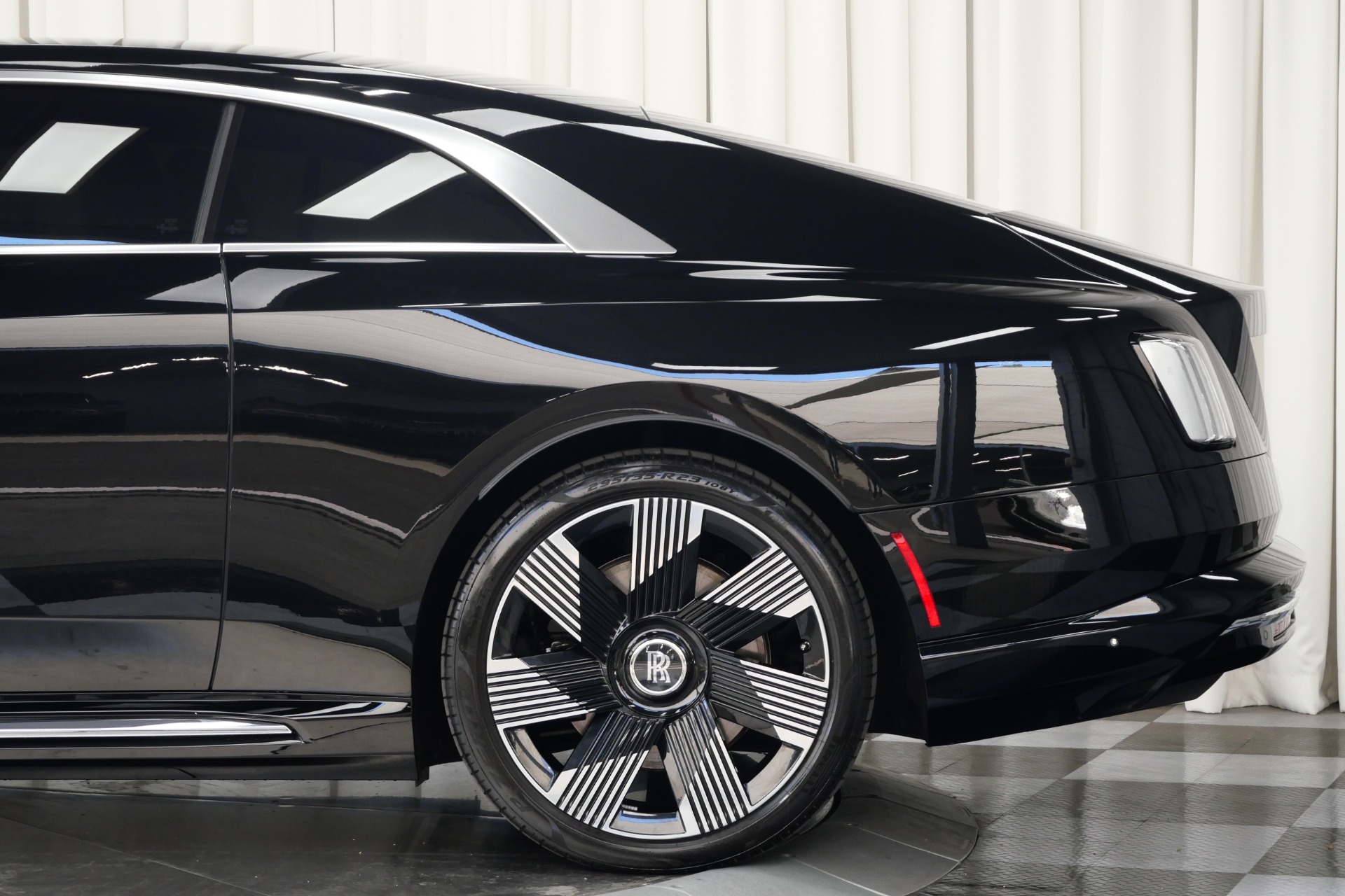 2025 Rolls Royce Spectre photo 11