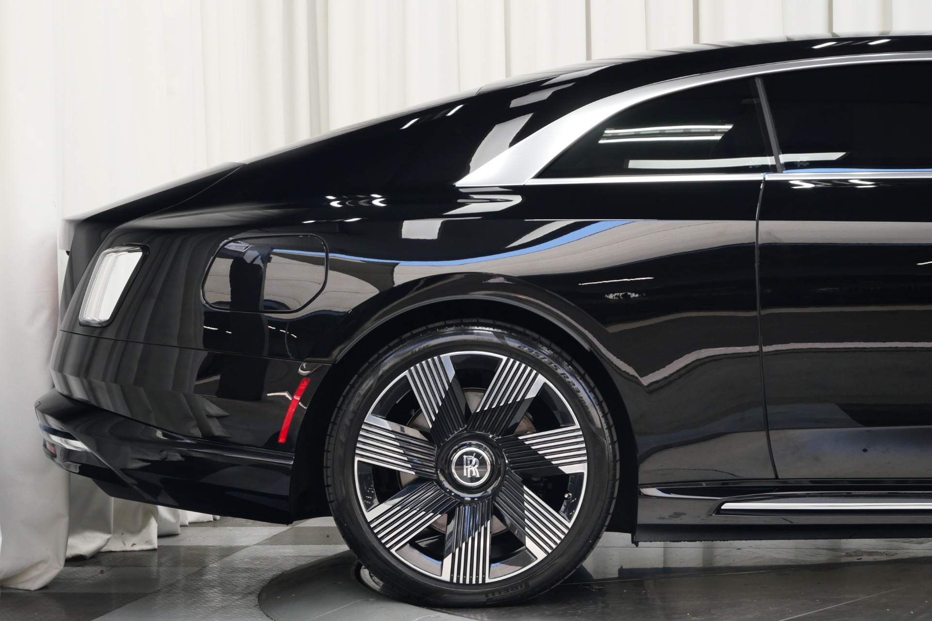 2025 Rolls Royce Spectre photo 33