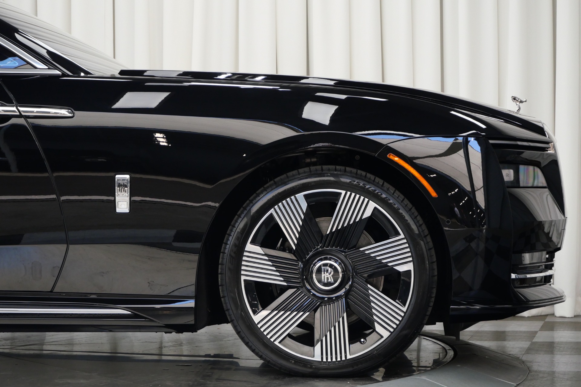 2025 Rolls Royce Spectre photo 34
