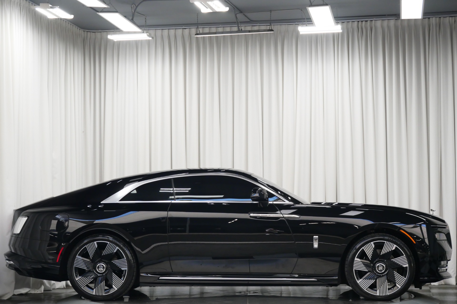 2025 Rolls Royce Spectre photo 41