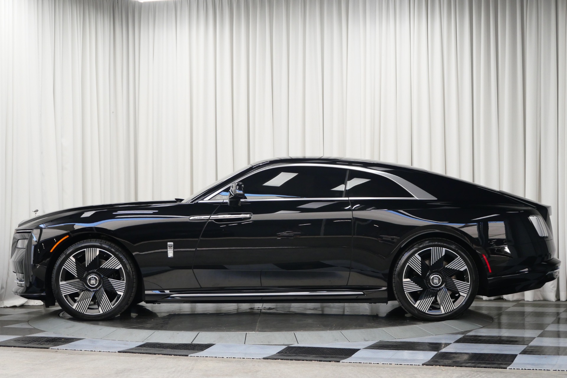 2025 Rolls Royce Spectre photo 7