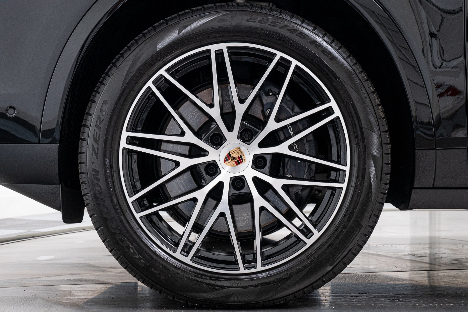 2025 Cayenne -Premium Package Plus, RS Spyder Design Wheels picture #9