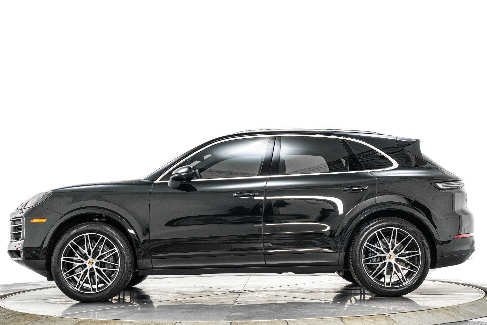 2025 Cayenne -Premium Package Plus, RS Spyder Design Wheels picture #5