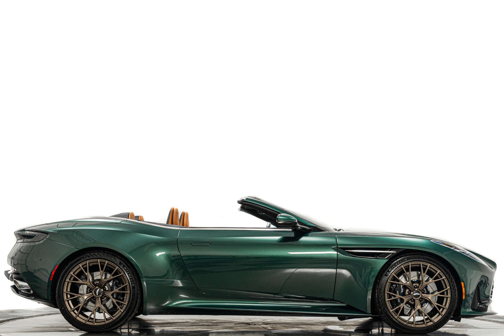 2025 Aston Martin DB12 Base's photo