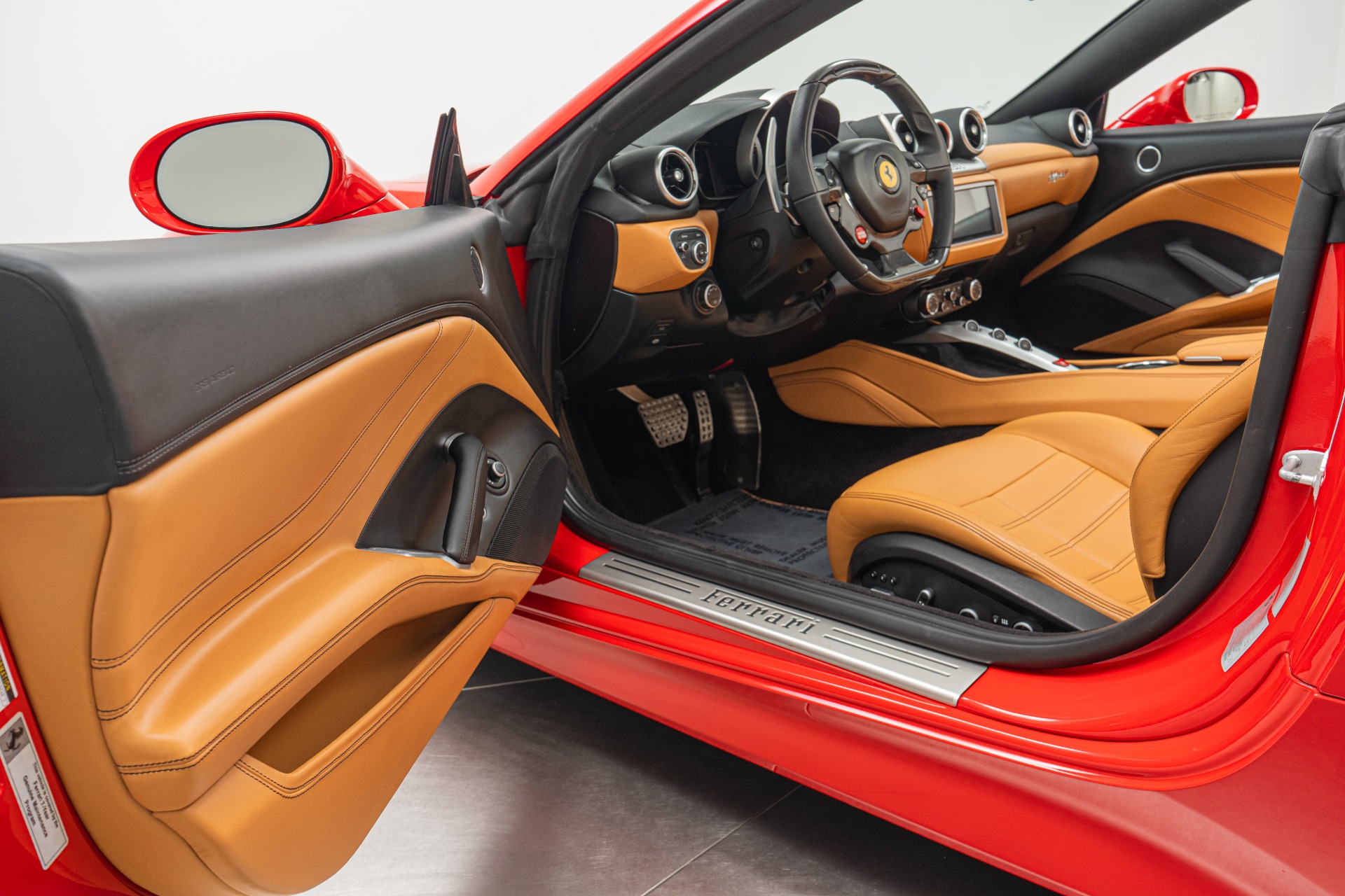2016 California T- Diamond Turned Wheels, Carbon/Leather Steering Wheel W/leds picture #14