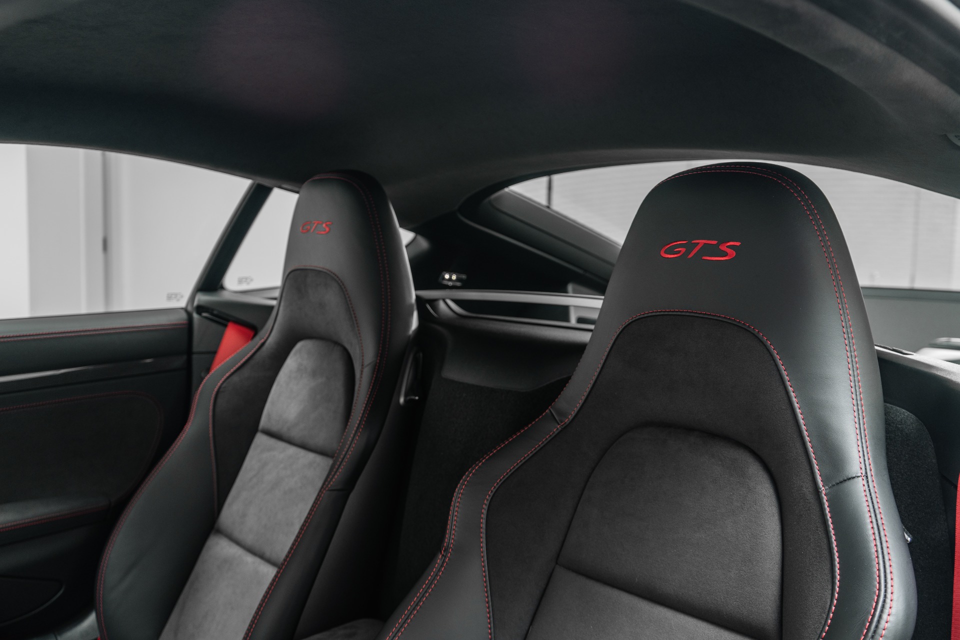 2025 718 Cayman GTS 4.0 -6 Speed Manual, SportDesign Package picture #17
