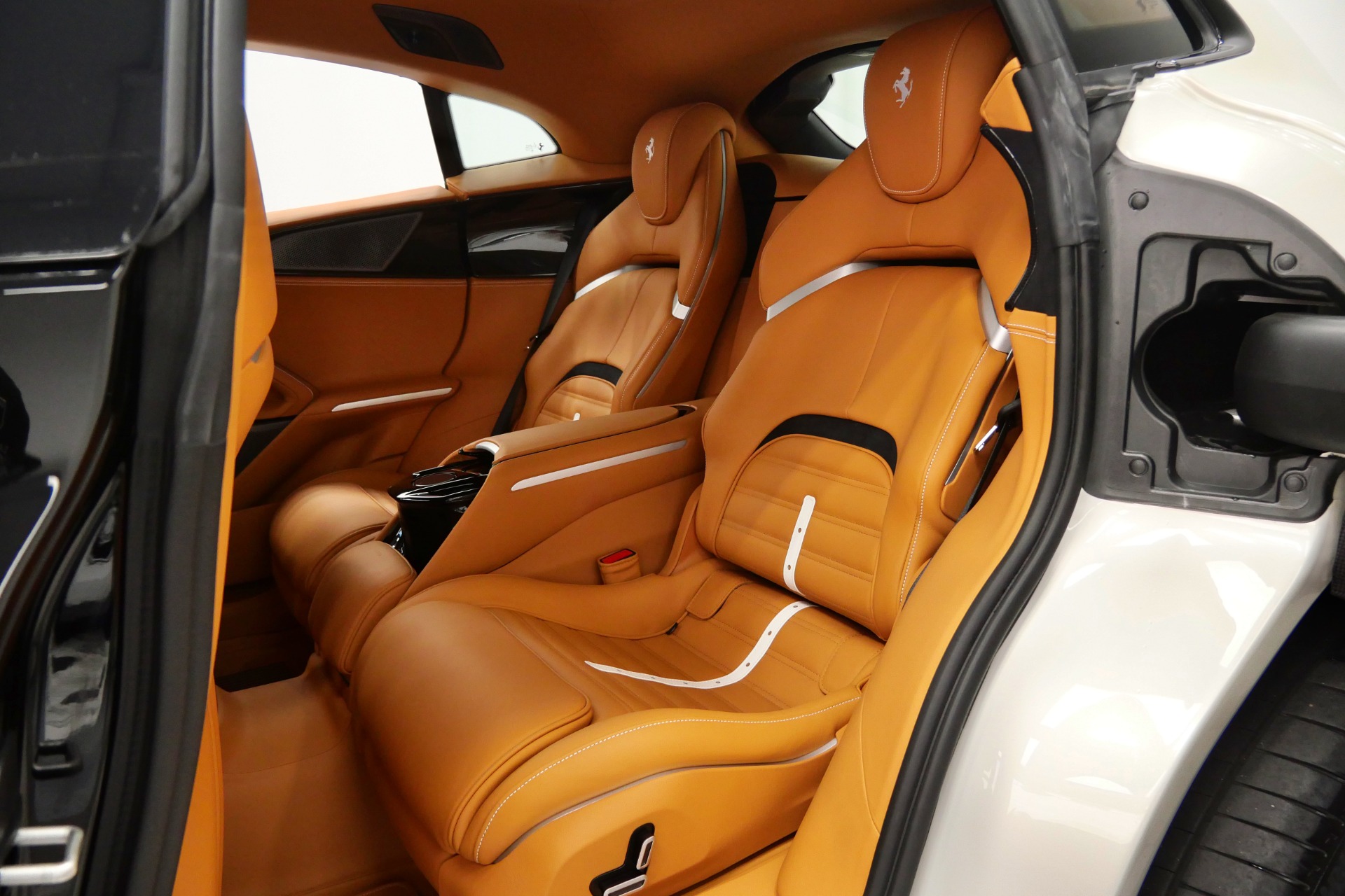 2025 Purosangue -Highly Optioned, Pearlescent Paint, Low Miles picture #15