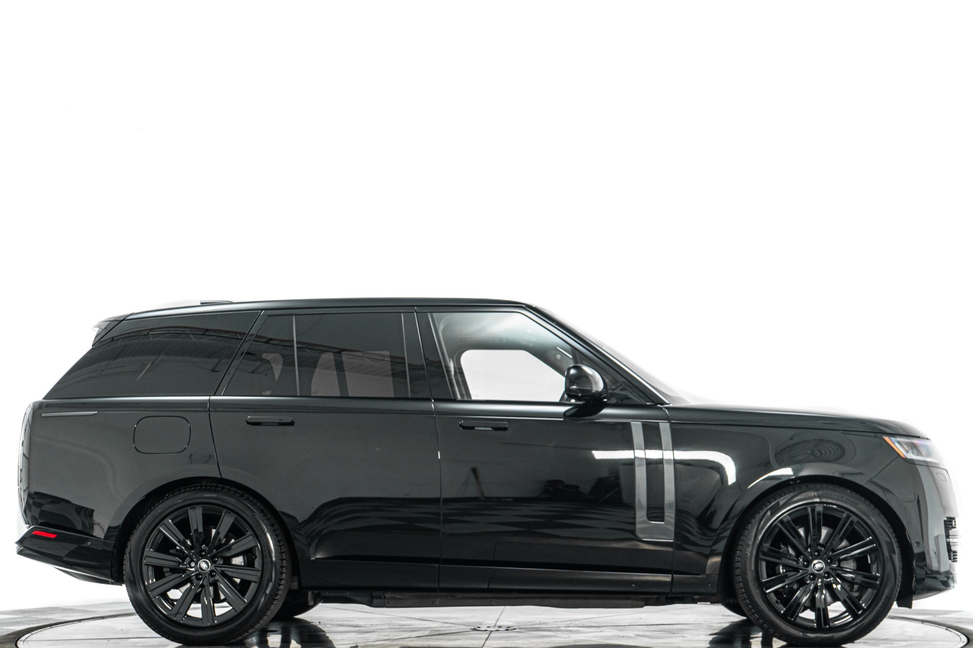 2025 Land Rover Range Rover 3.0 PHEV SE SWB's photo