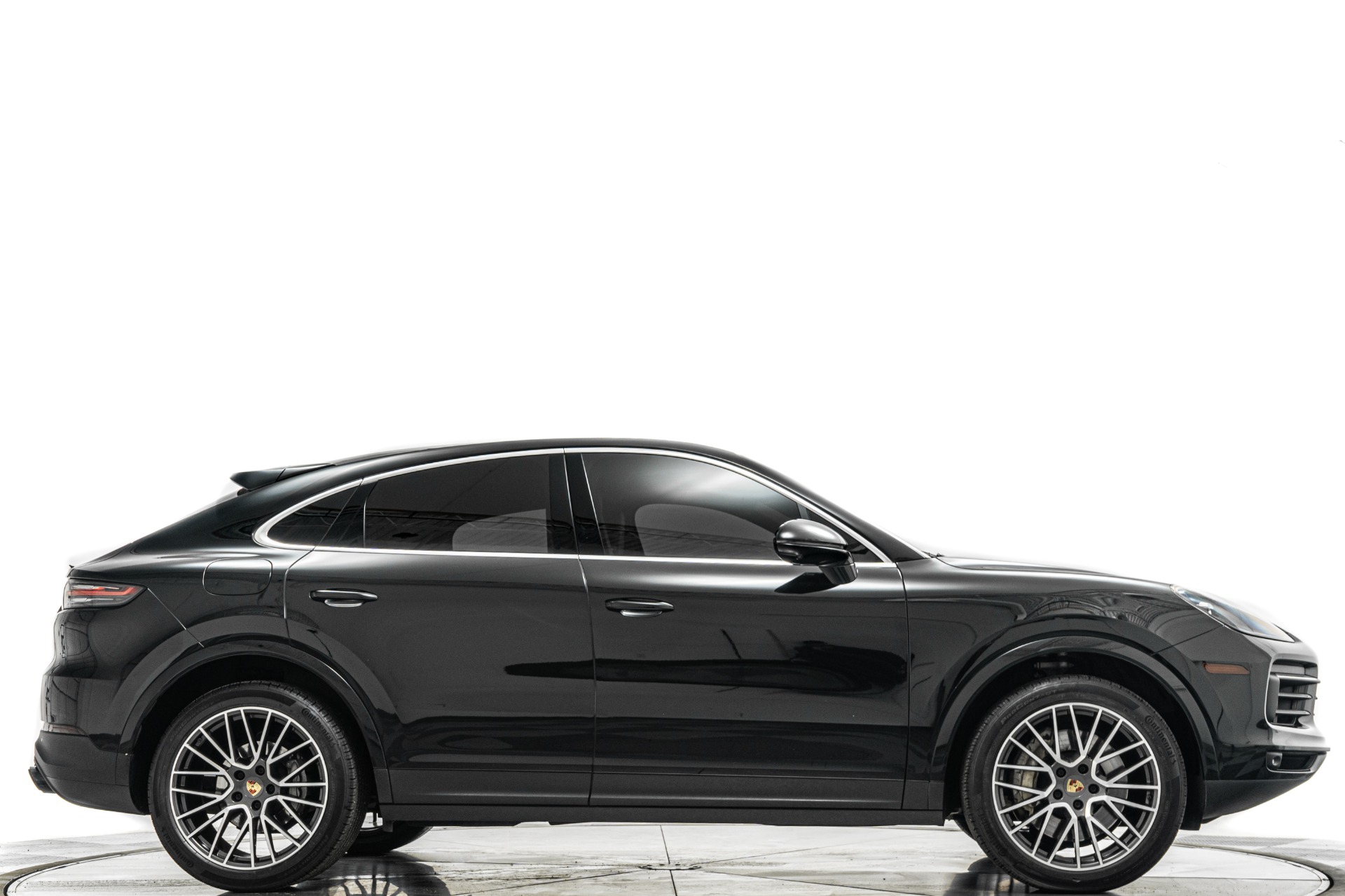 2022 Porsche Cayenne -'s photo