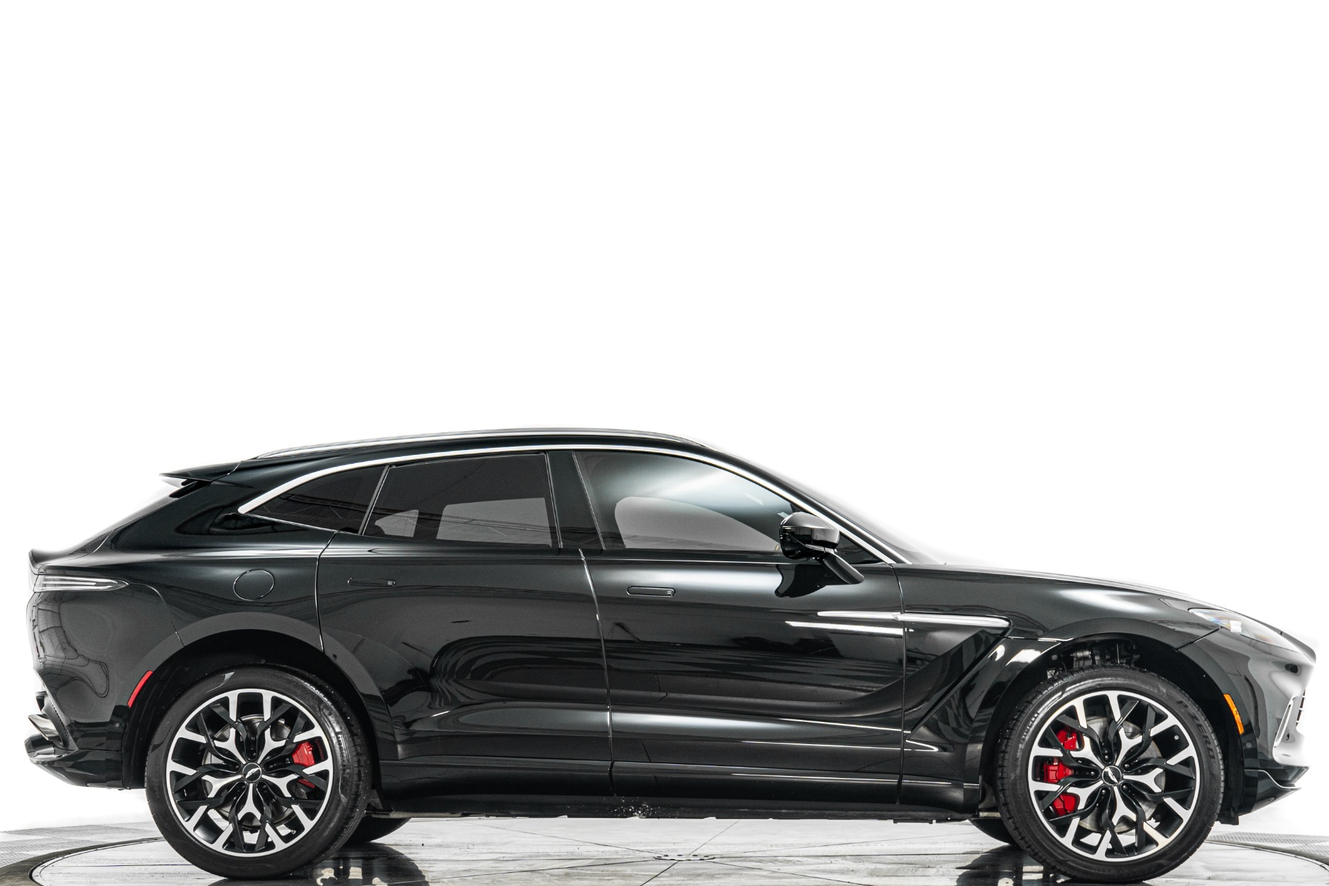 2021 Aston Martin DBX 4.0 V8 AWD's photo