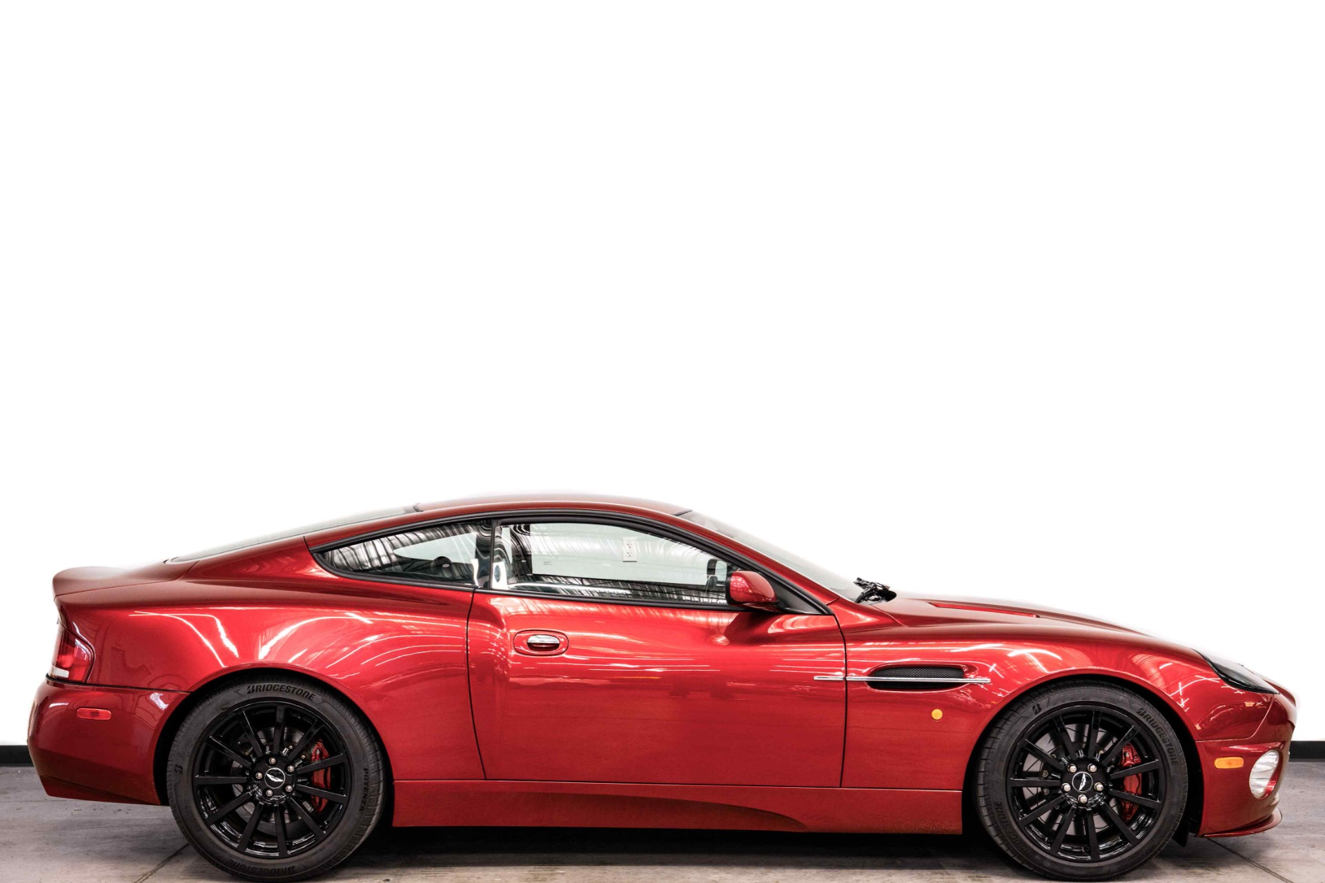 2005 Aston Martin Vanquish S's photo