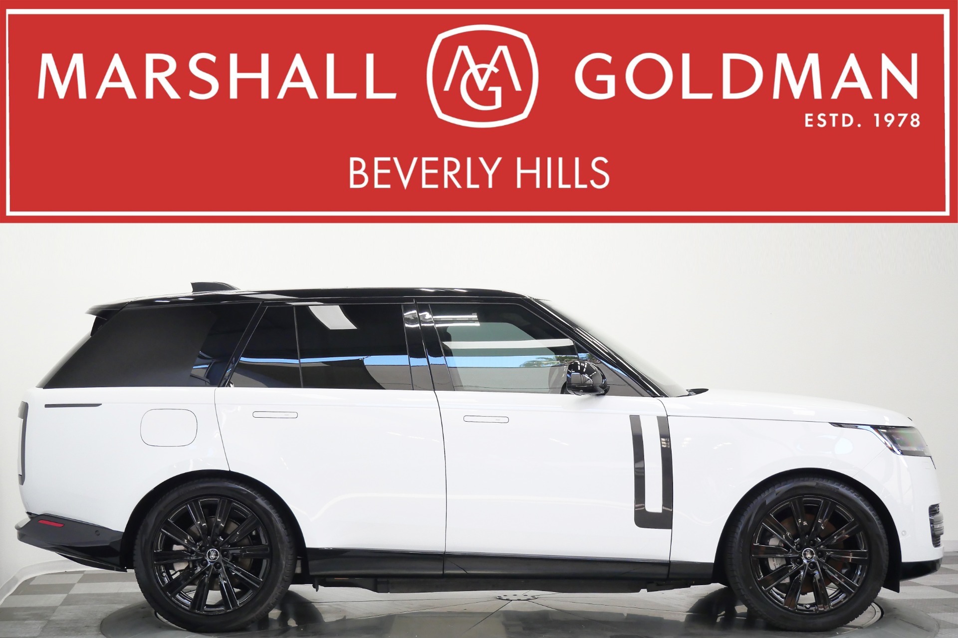 2025 Land Rover Range Rover P550 SE -Very Low Miles, Comfort Pack