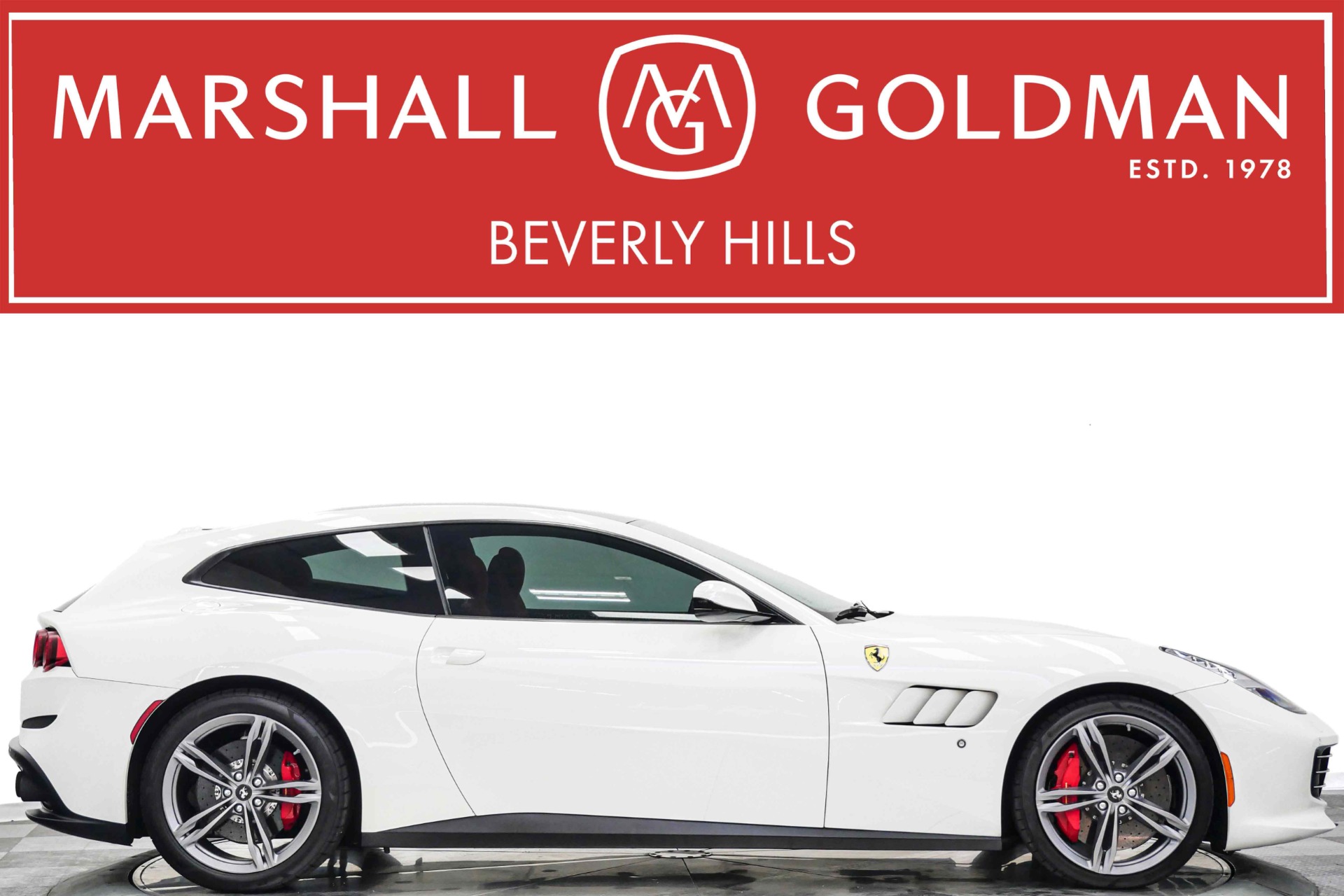 Bianco Avus 2017 Ferrari GTC4Lusso AWD Coupe All-Wheel Drive 7-Speed Automatic