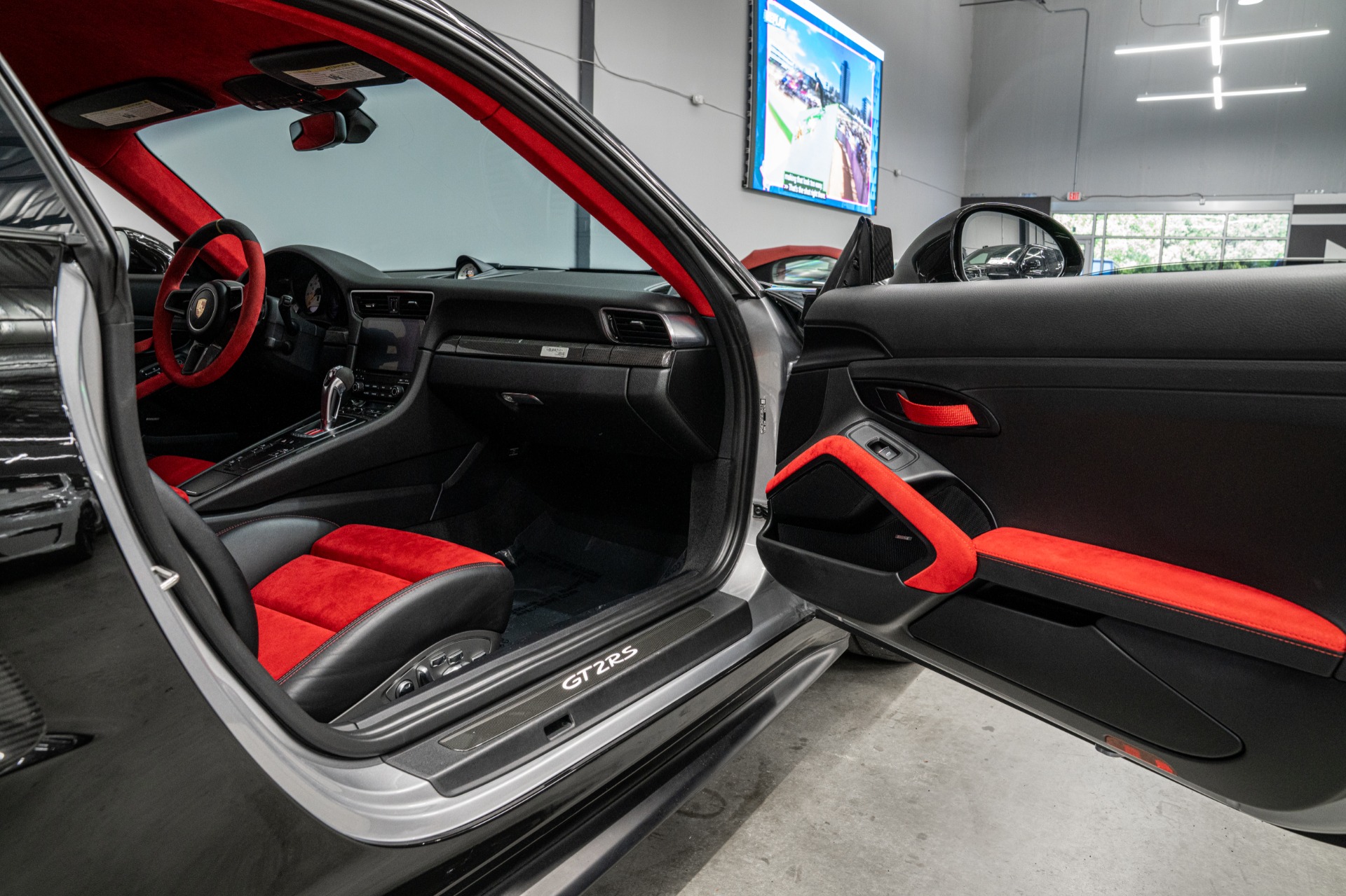 2018 911 GT2 RS -Weissach Package, Front Axle Lift, 18 Way Adaptive Sports Seats picture #24