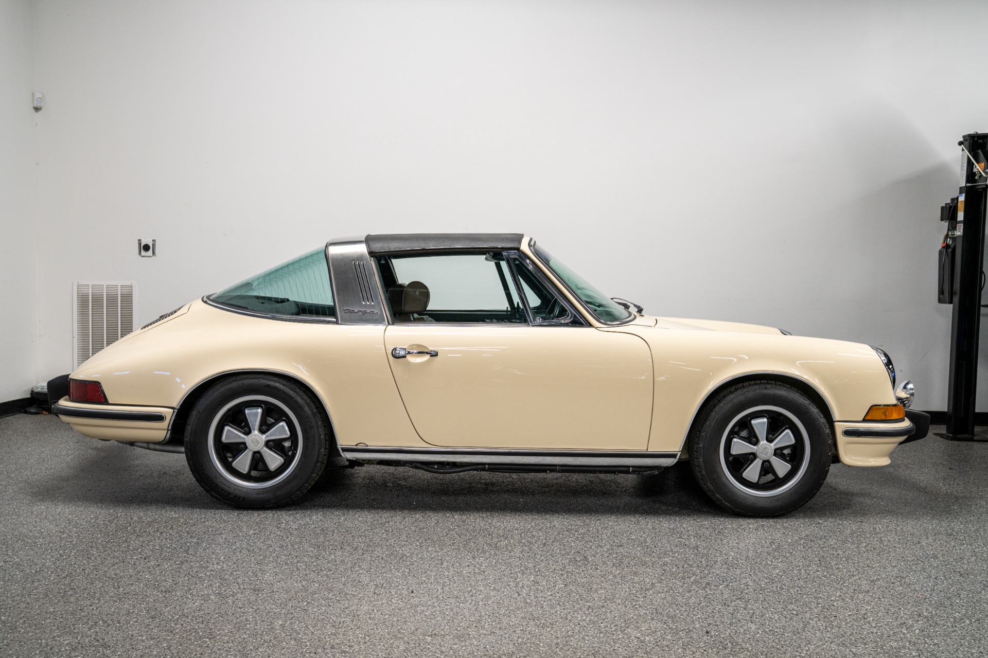 1973 911 1973.5 T Targa, Rebuilt Engine, Documented, Excellent picture #15