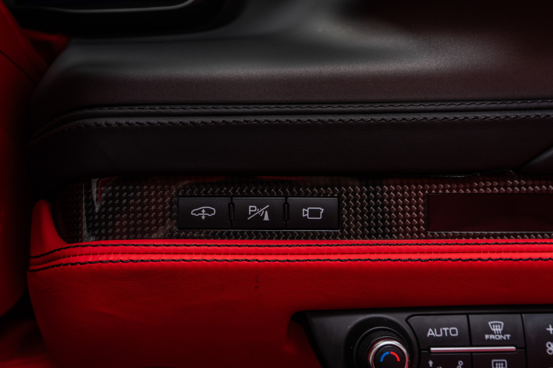 2023 F8 Spider -Low Miles, Two-Tone Paint, Carbon Driving Zone, Passenger Display picture #26