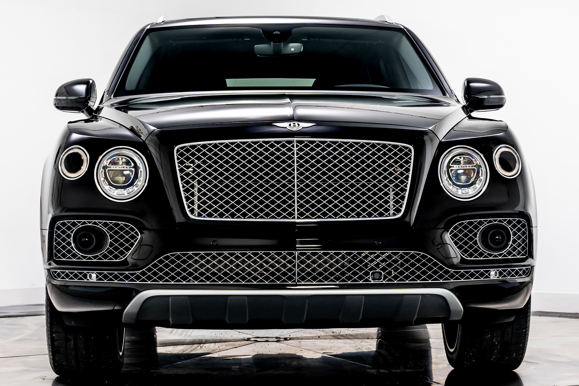 新品　BENTLEY　PEARL GARLAND　WedgeWood Used 2018 Bentley Bentayga W12 in Beluga For Sale (Sold