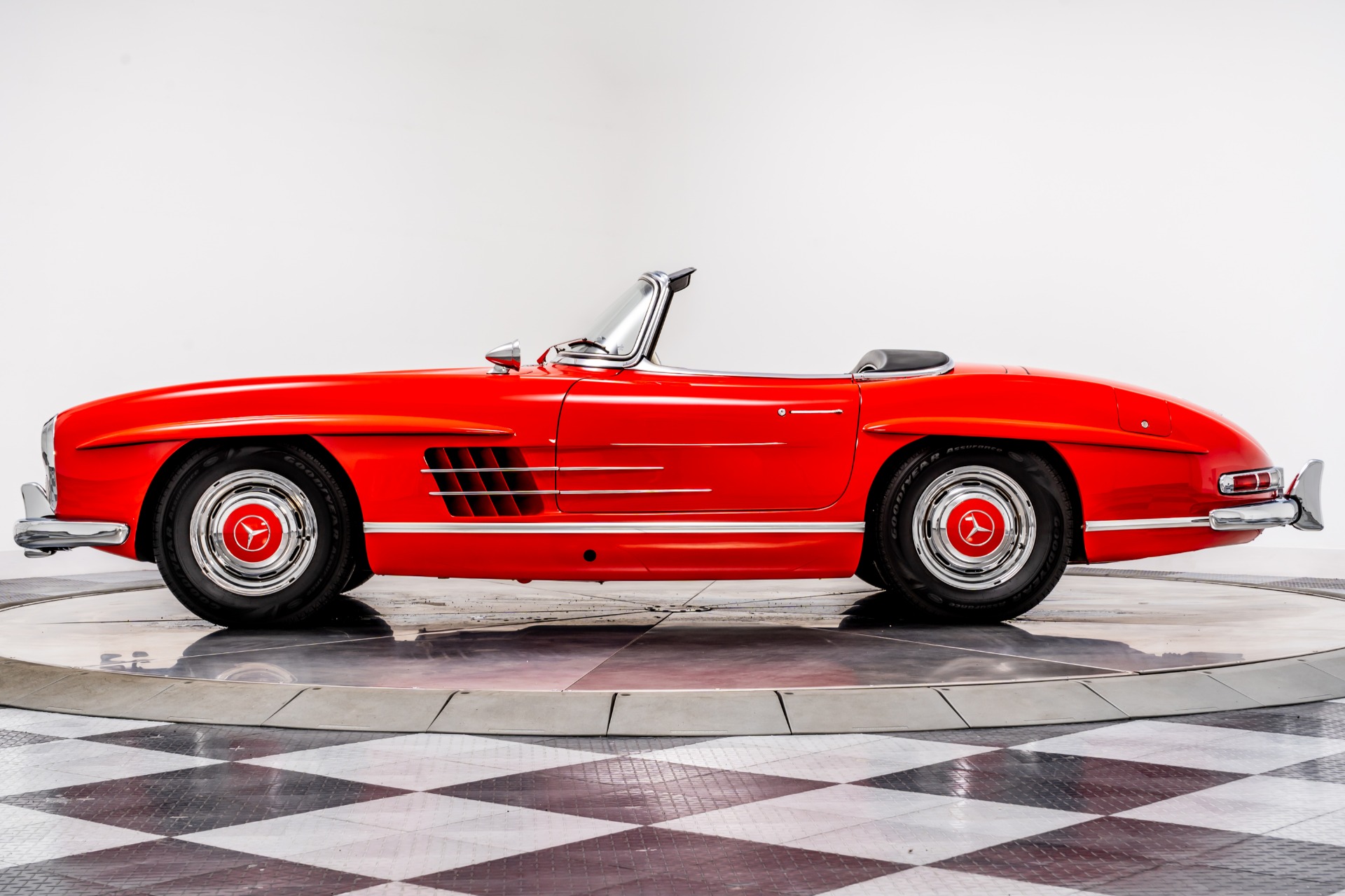 メルセデスベンツ300 SL Touring(1957) 赤 Used 1957 Mercedes-Benz 300SL Roadster in Bright Red For