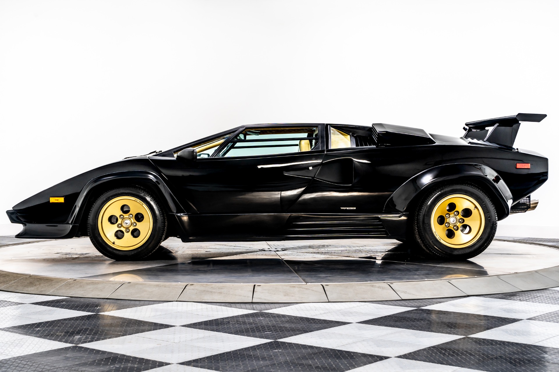 Used-1988-Lamborghini-Countach-1616187799.jpg