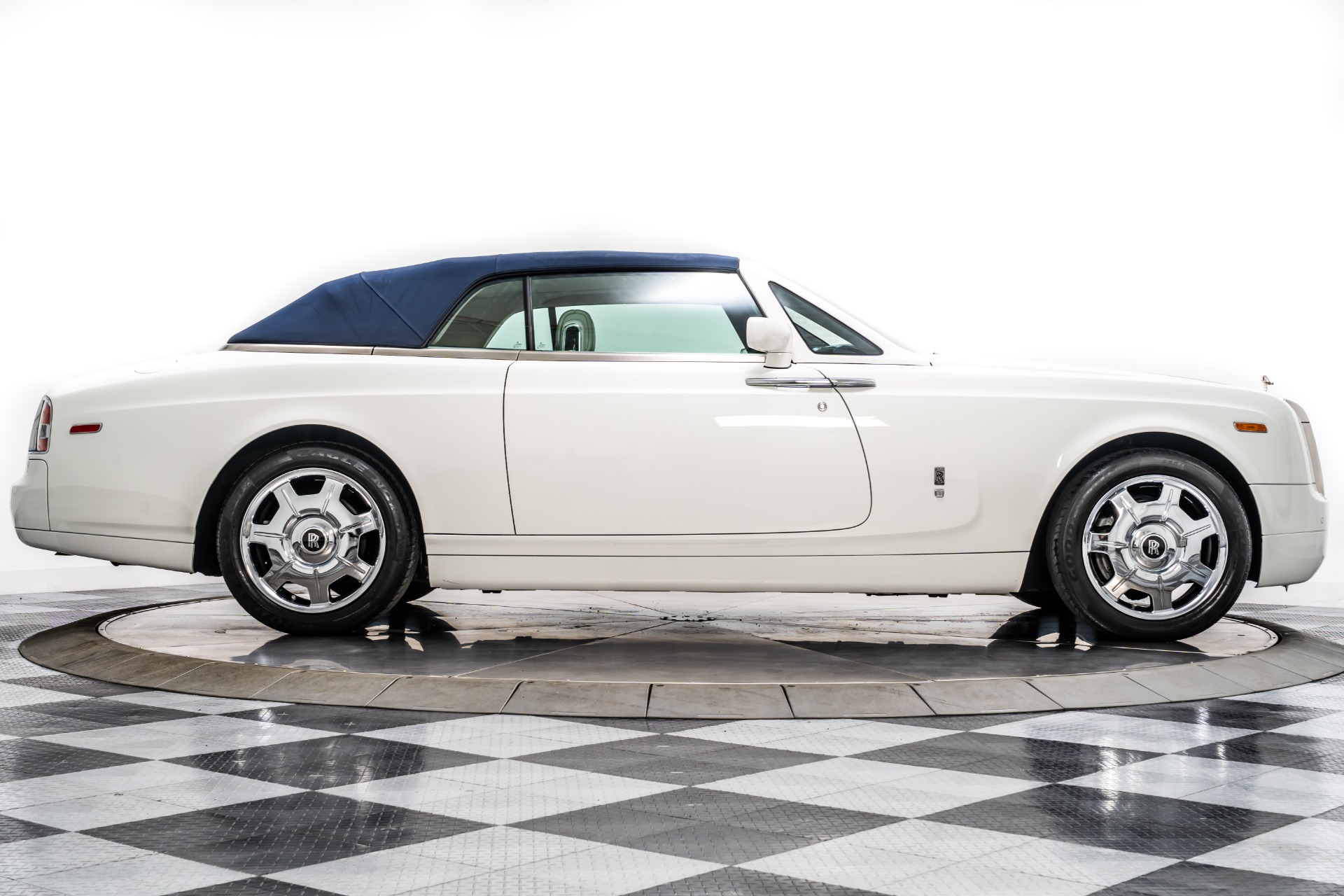 Used 2009 RollsRoyce Phantom for Sale Near Me  Edmunds