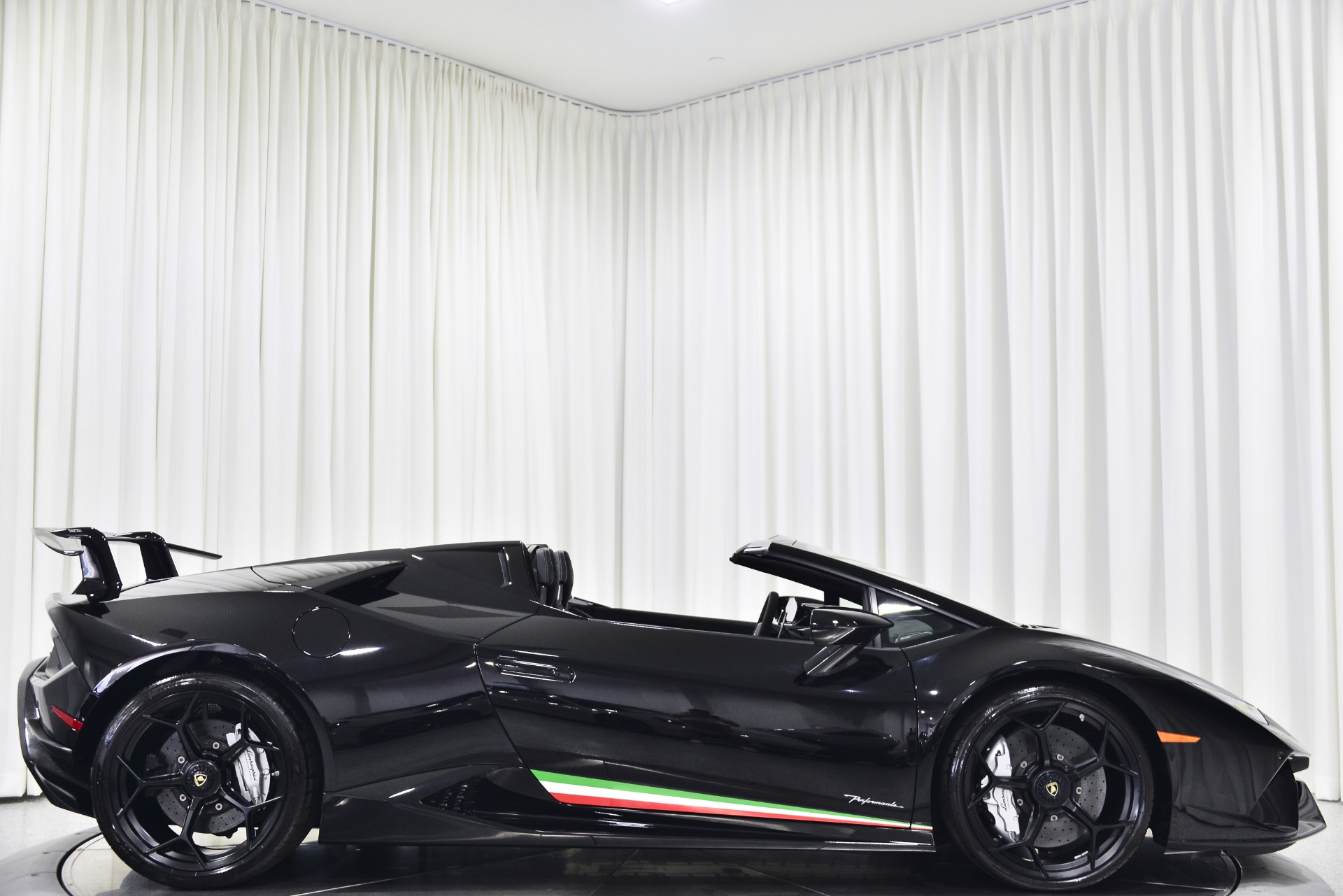 Descubrir 98+ imagen huracan spyder black Abzlocal.mx