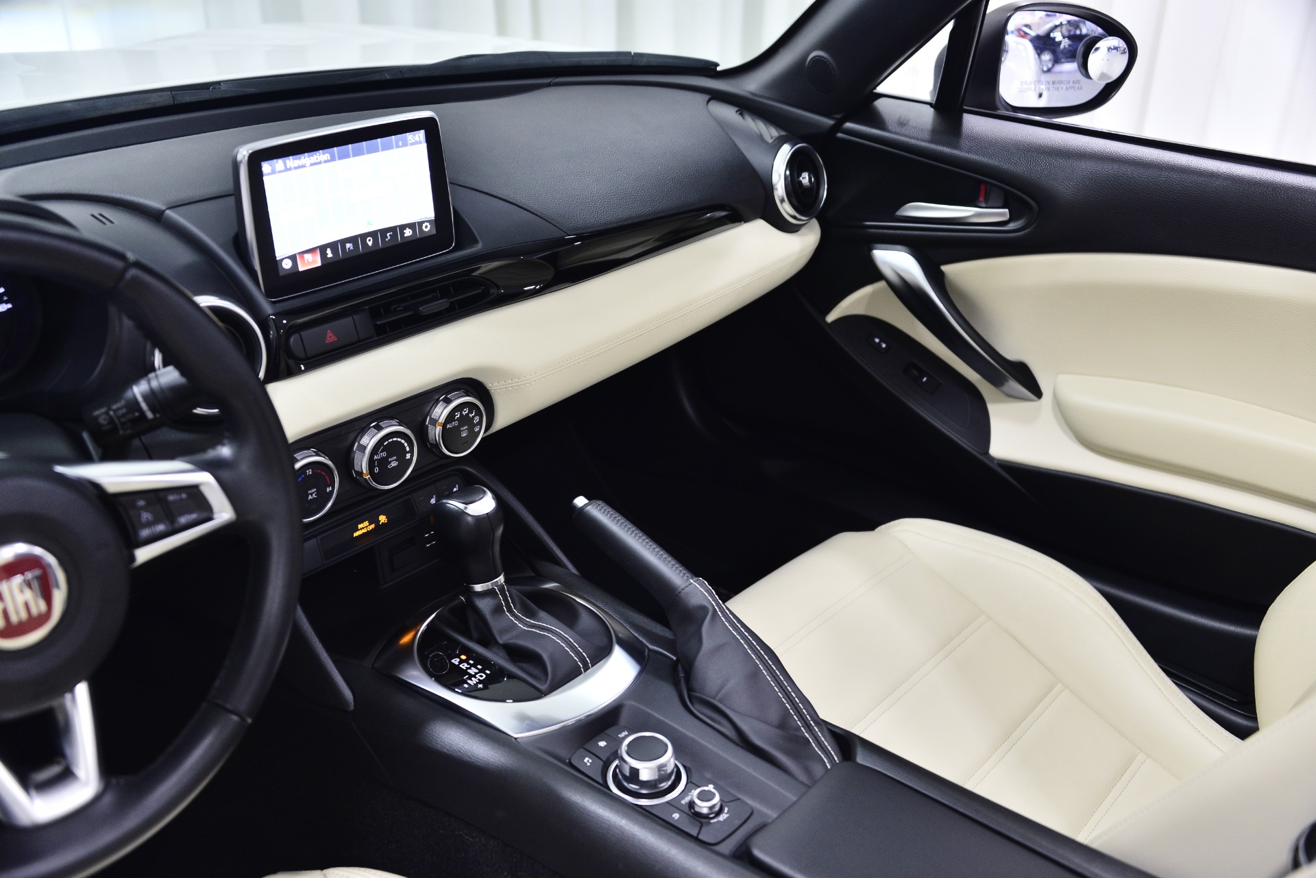 Discover 189+ images fiat 124 spider interior In.thptnganamst.edu.vn