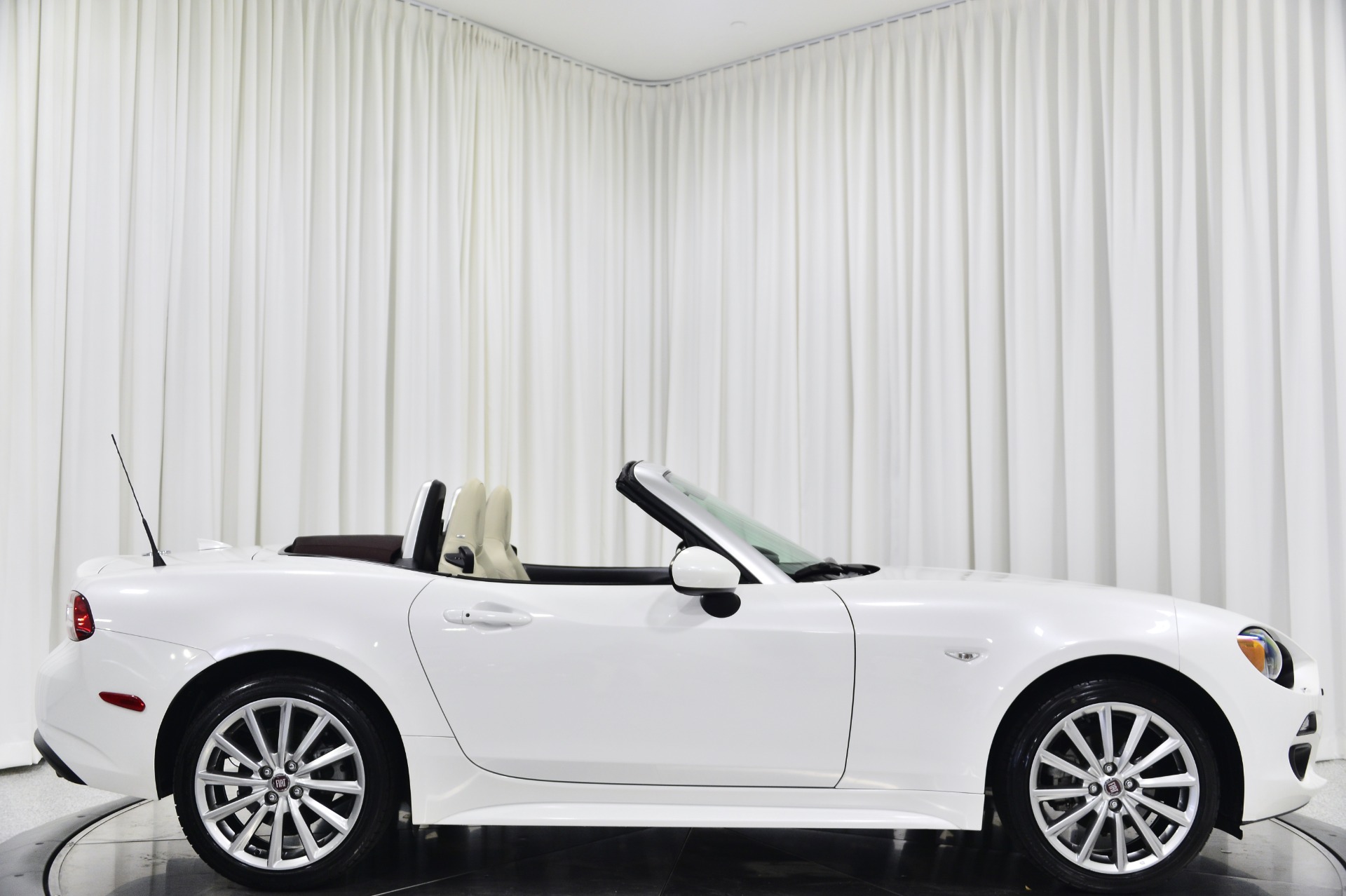 Used 18 Fiat 124 Spider Lusso Red Top For Sale Sold Marshall Goldman Motor Sales Stock Bmdaft