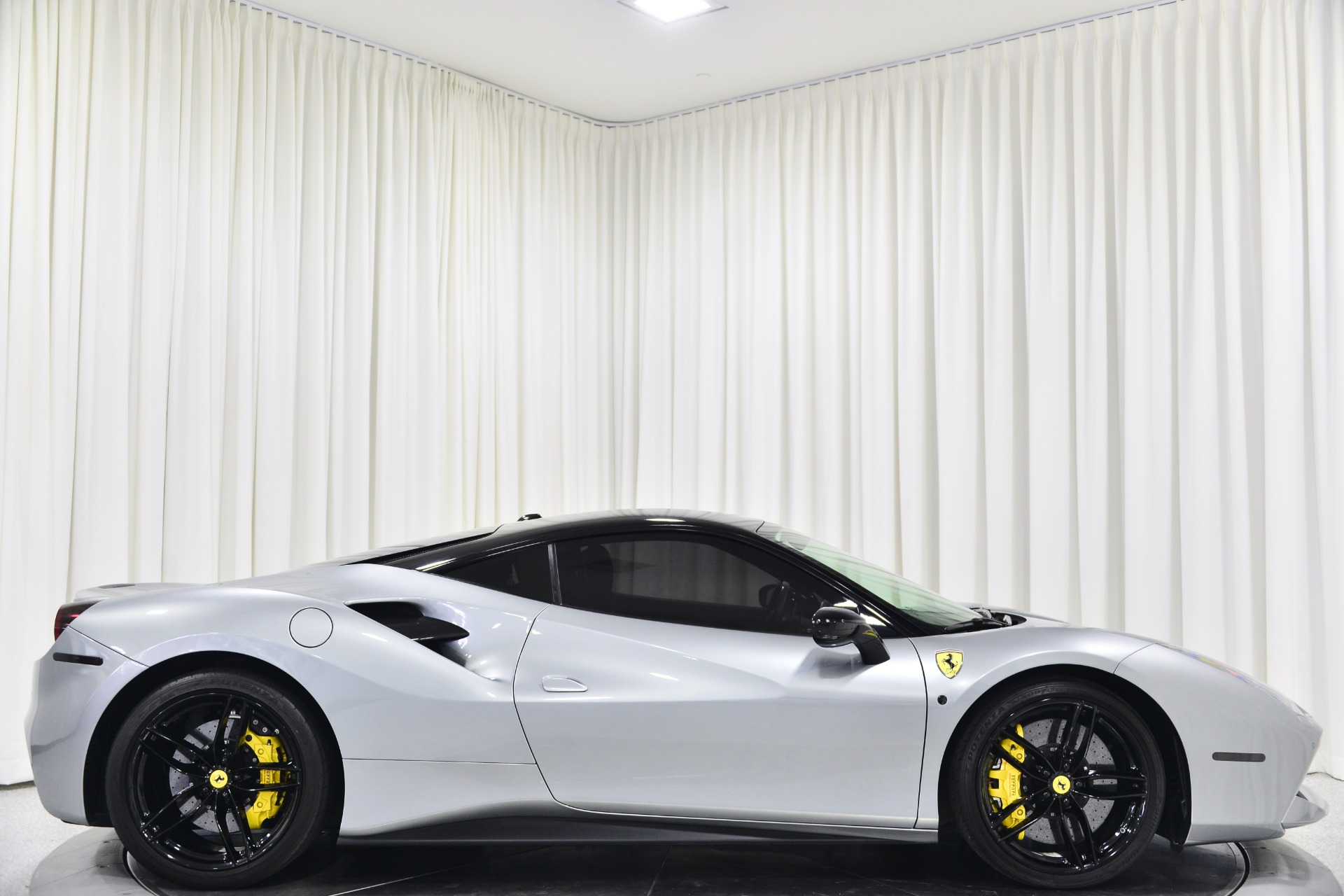 さぶろうページ Ferrari 488 Spyder Silver - Zooz Group