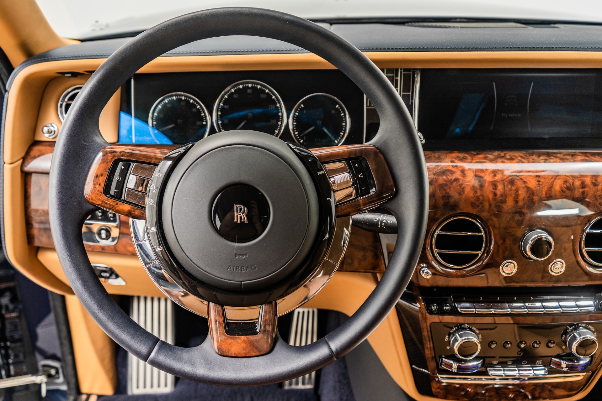New Rolls Royce Phantom Photos Prices And Specs in Bahrain
