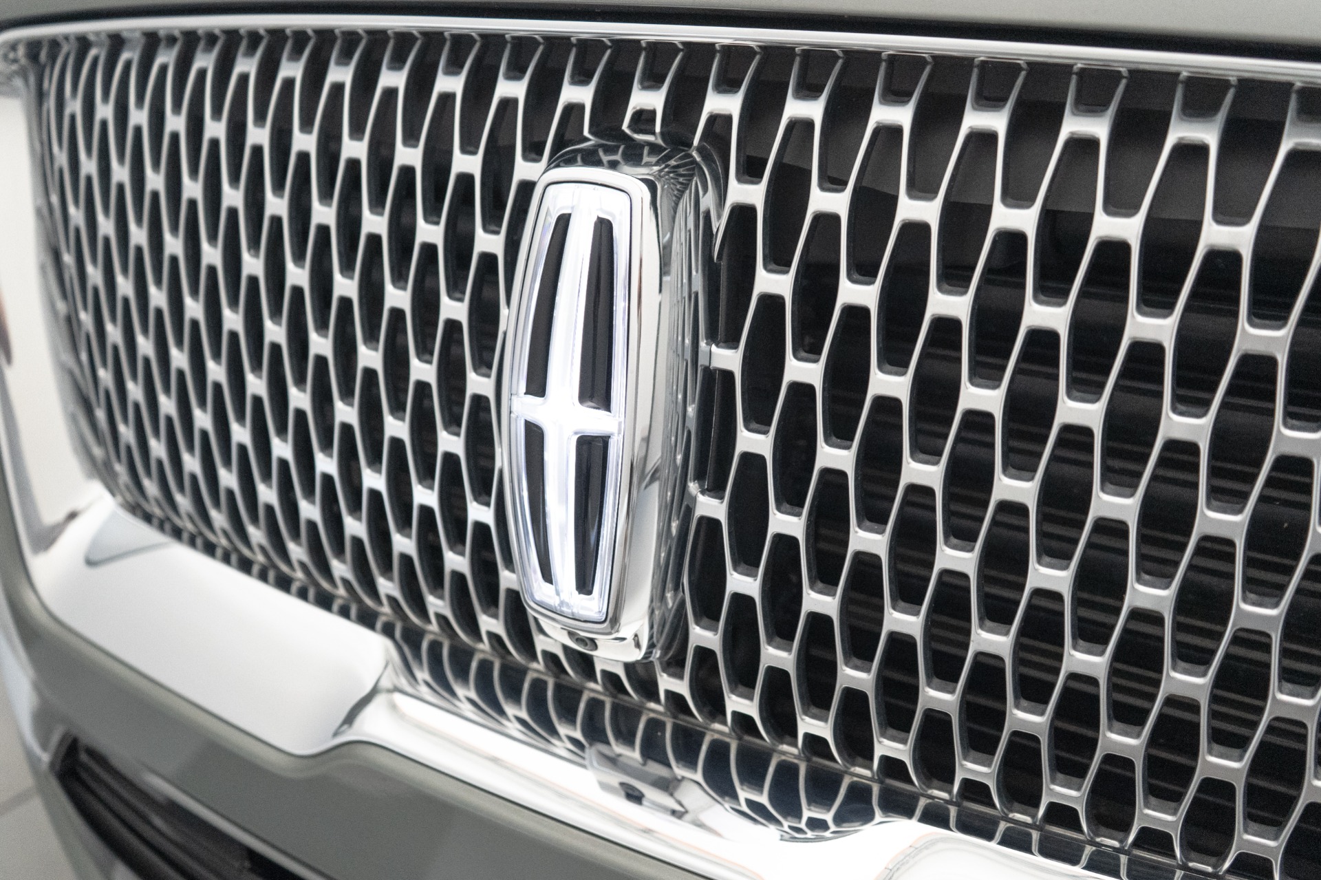 2015 2016 2017 Lincoln Navigator front grille Star Logo Emblem chrome black OEM 