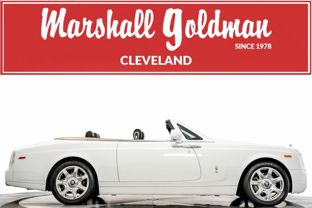 RollsRoyce Phantom Drophead Coupe 2008 bán đấu giá chỉ 31 tỷ
