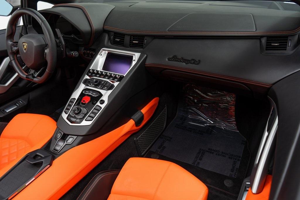 Lamborghini Aventador Roadster Interior