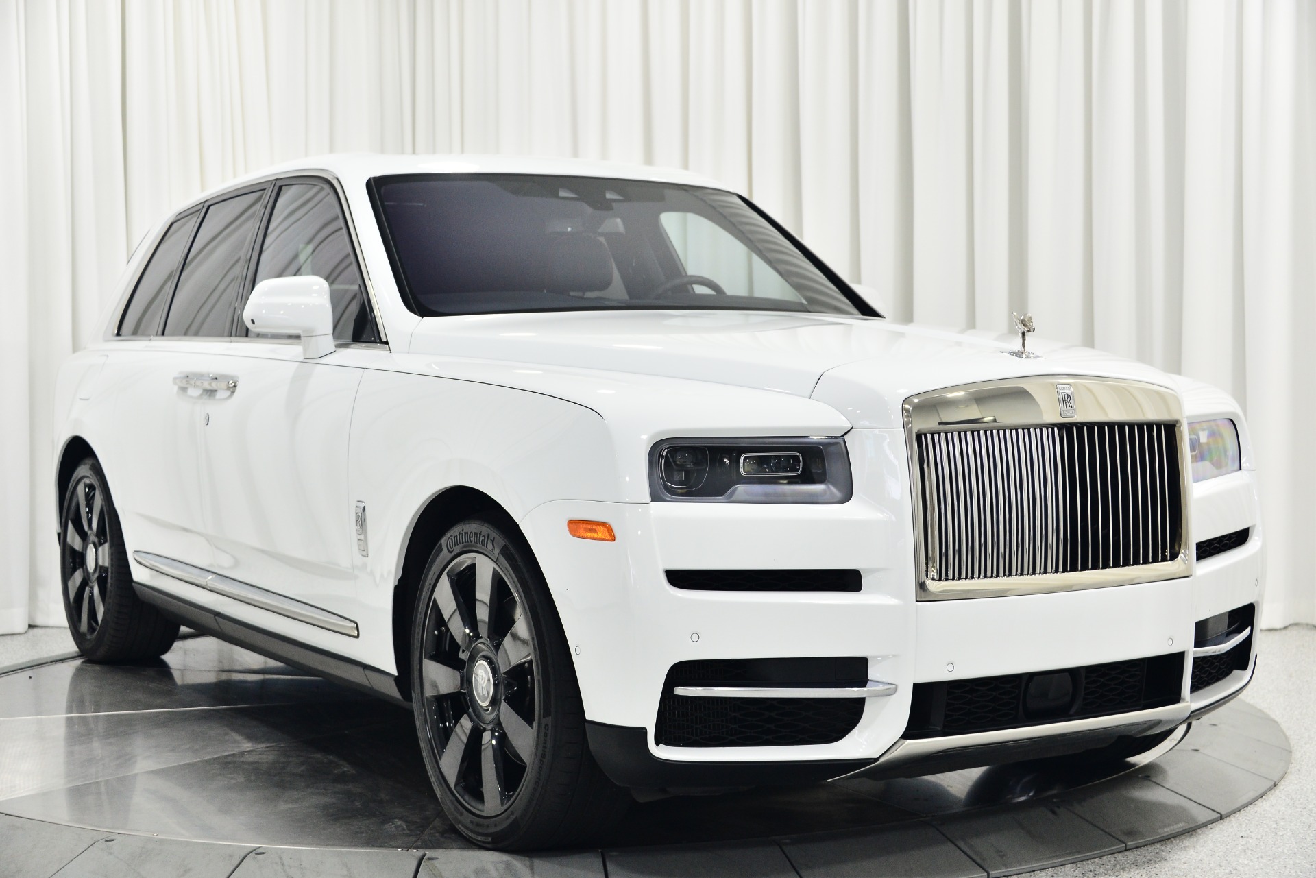 Living in the 2019 RollsRoyce Cullinan Turning a 410000 SUV Into a  Beachside Luxury Hotel