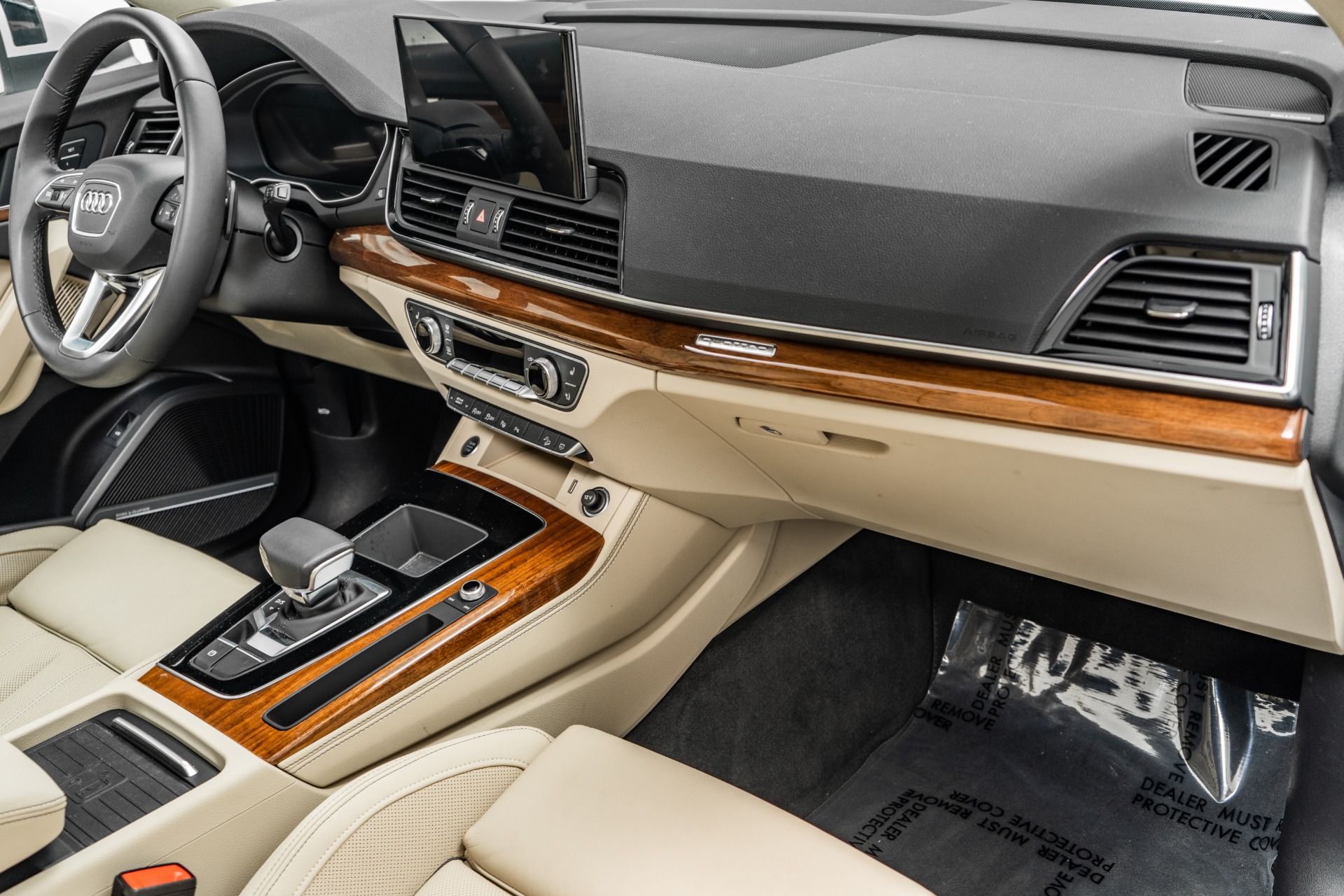 Audi Q5 2009-2012 main interior dash kit, With Navigation System, 42 Pcs.