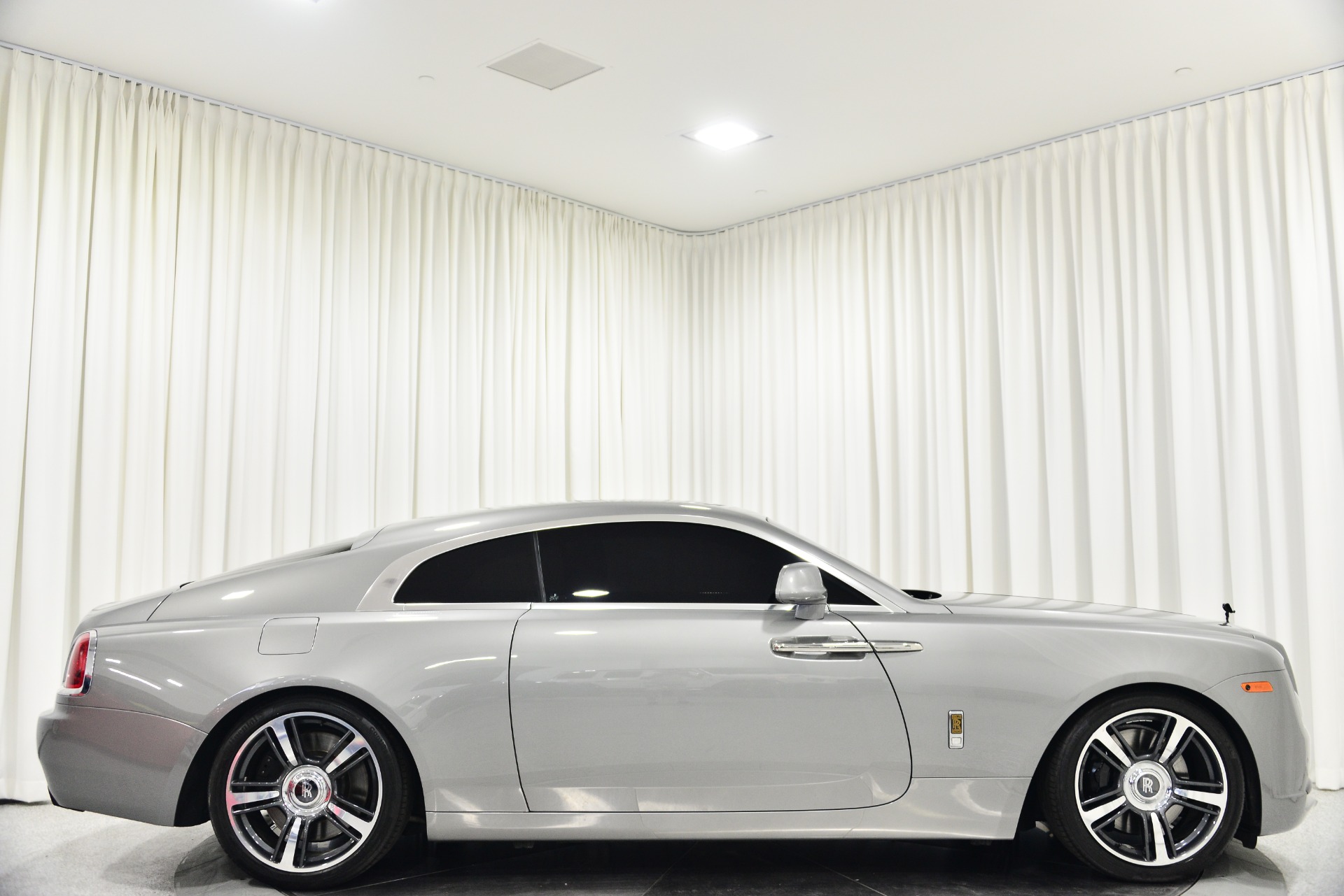Rolls Royce Wraith Black Badge Green Side view Rolls Royce 7680x4320   Desktop  Mobile Wallpaper