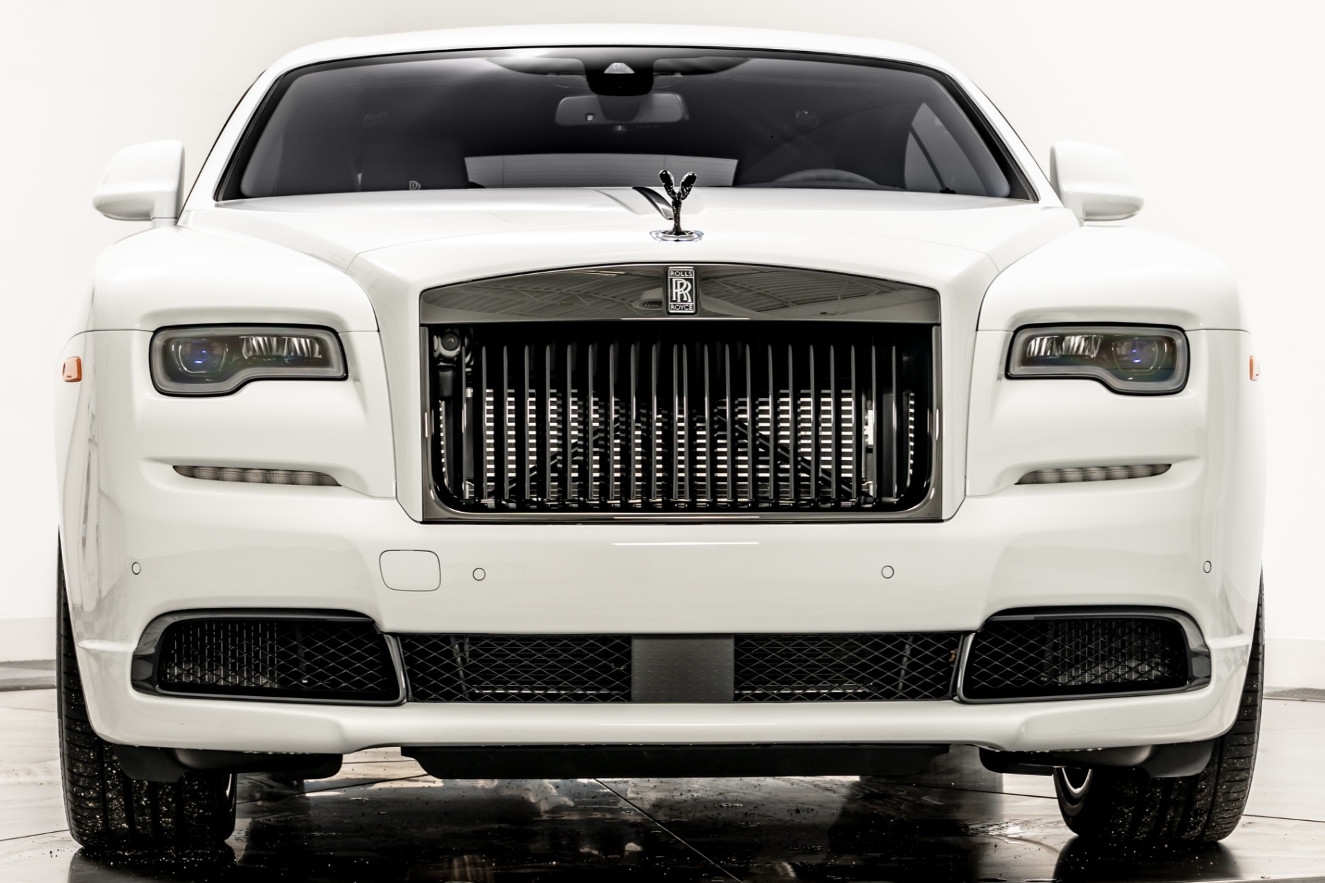 洋書 ROLLS ROYCE IN AMERICA Used 2021 Rolls-Royce Wraith Black Badge in Arctic White For