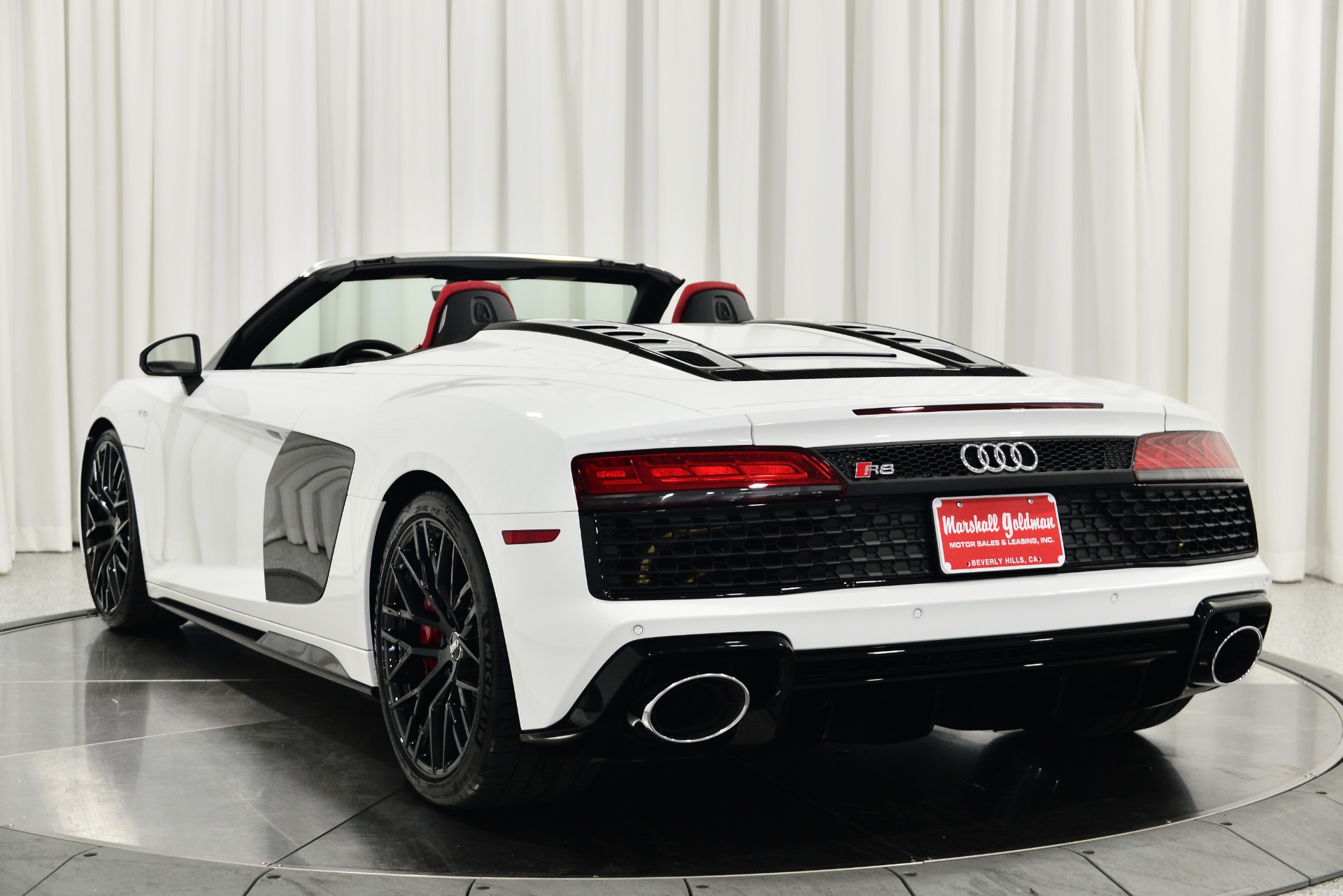Audi R8 White And Black