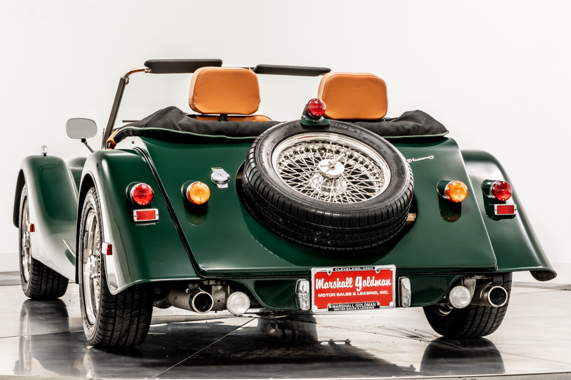 【中古】 I’m  OliverMorgan Used 2004 Morgan Plus 8 35th Anniversary in Connaught Green For