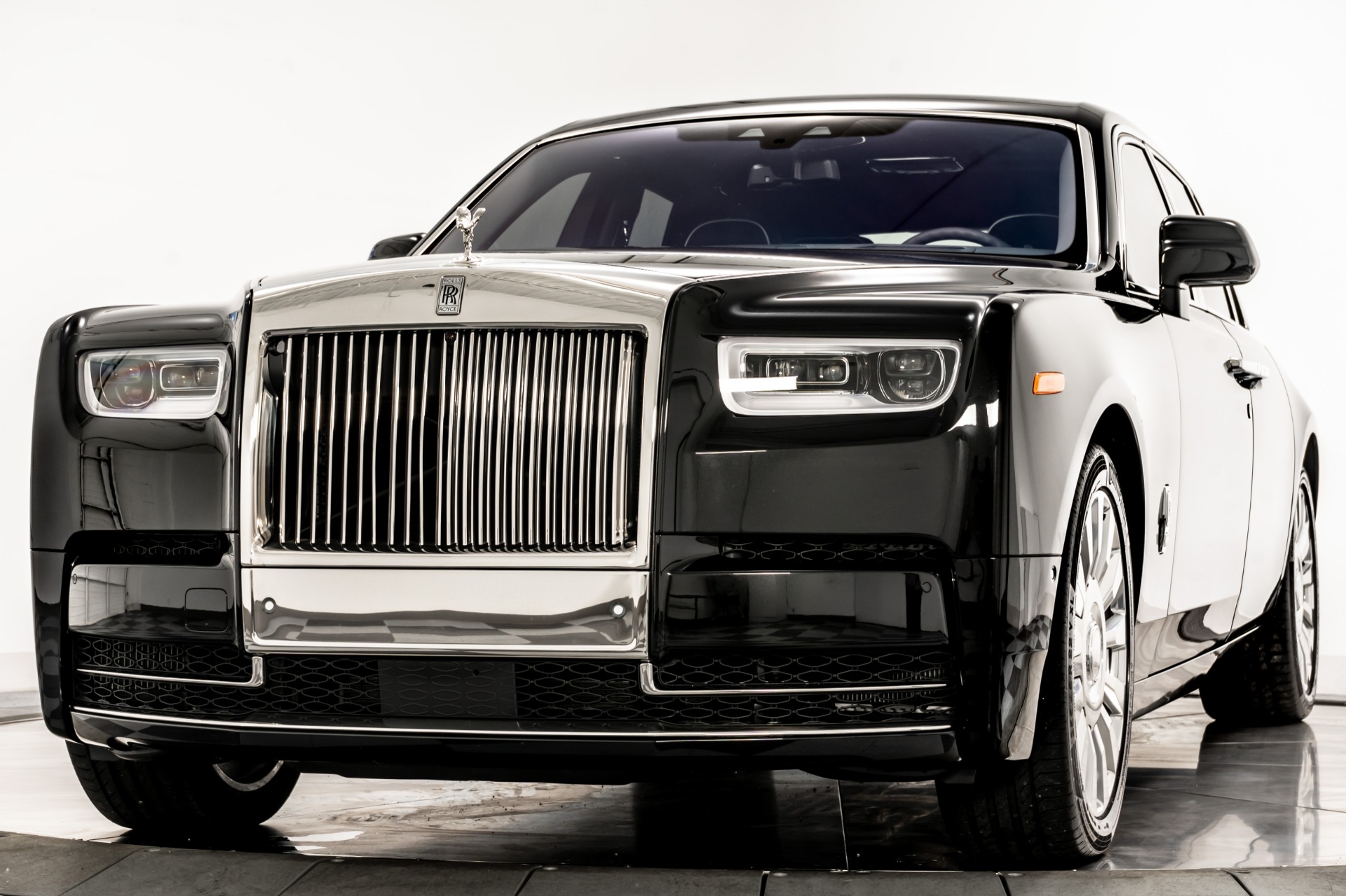 洋書 ROLLS ROYCE IN AMERICA Is There Such a Thing as a Cheap Rolls-Royce?