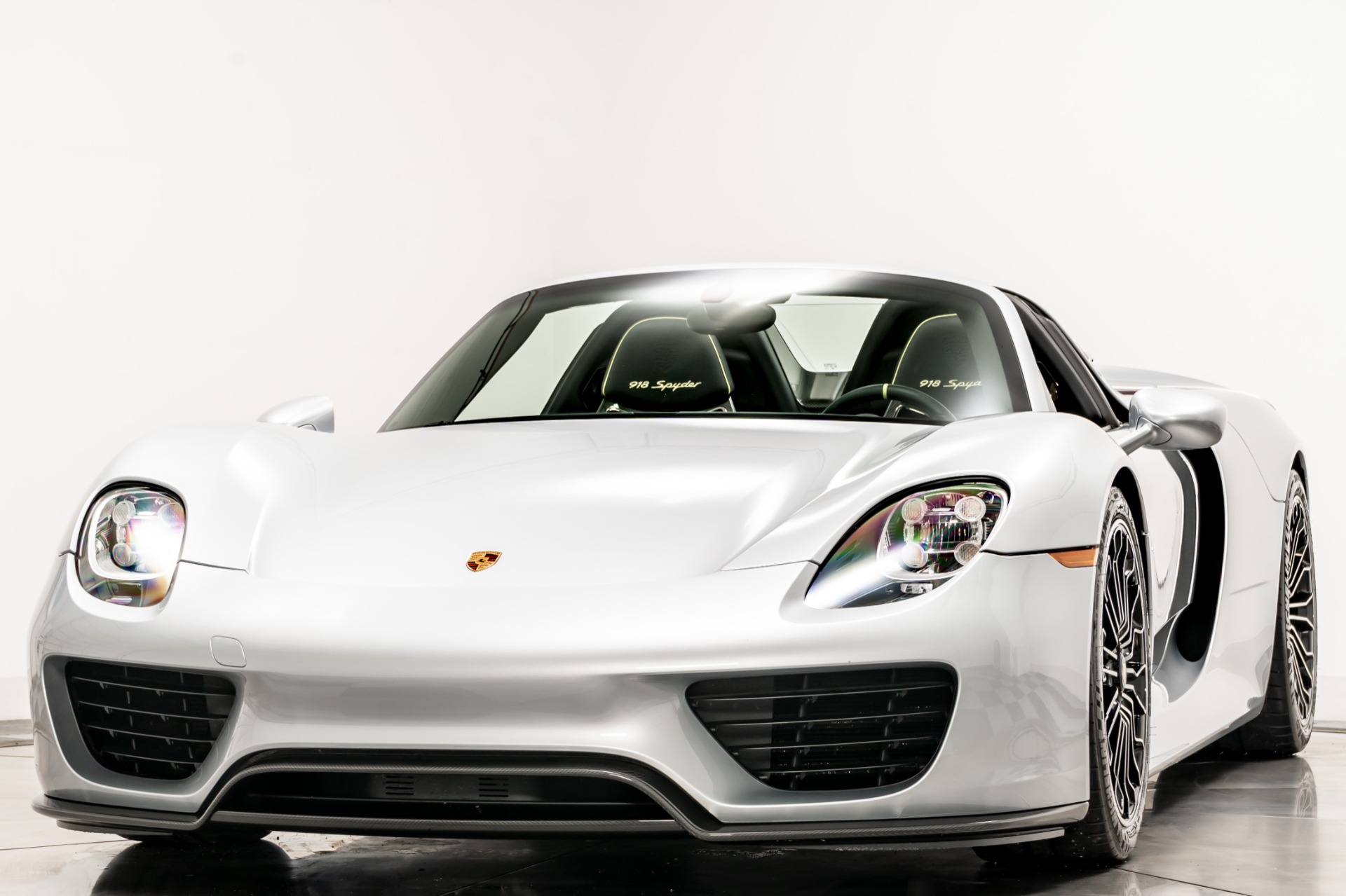 Used 2015 Porsche 918 Spyder in Rhodium Silver Metallic For Sale
