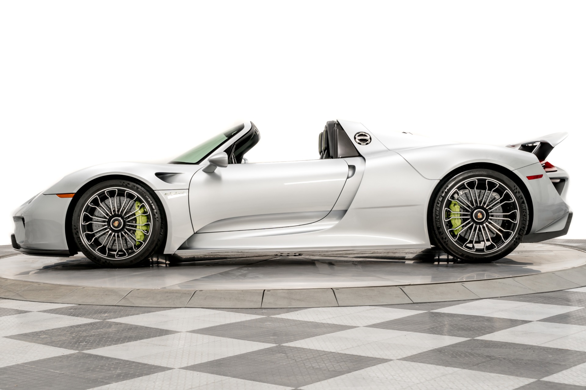 Used 2015 Porsche 918 Spyder in Rhodium Silver Metallic For Sale
