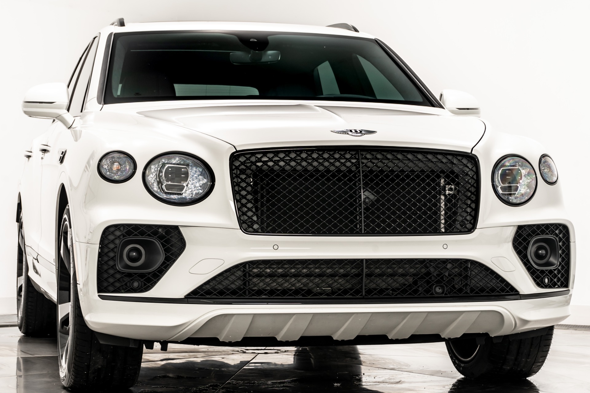 Used 2021 Bentley Bentayga V8 in Glacier White For Sale