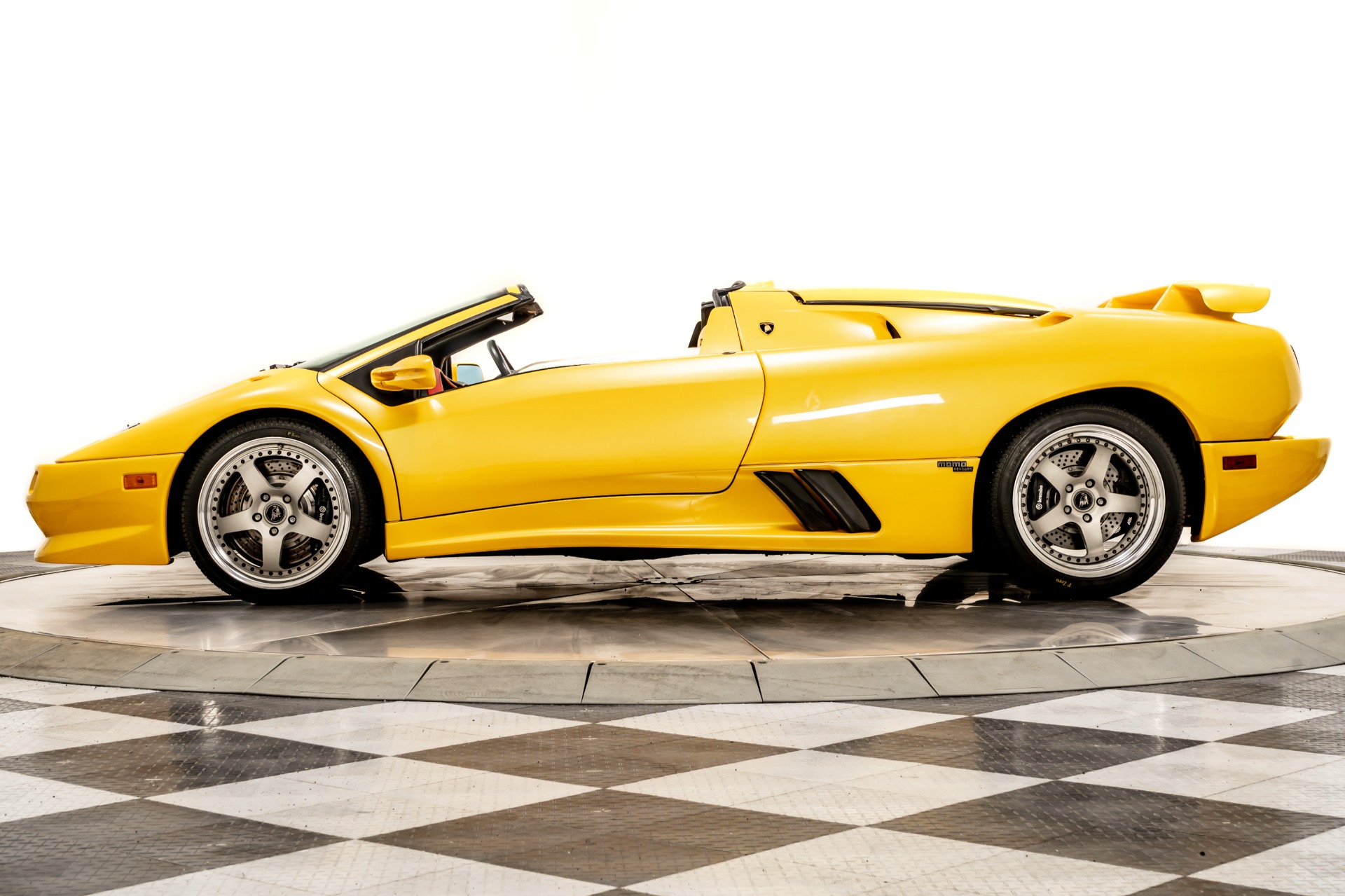 Used 1999 Lamborghini Diablo VT Roadster Momo Edition in Giallo