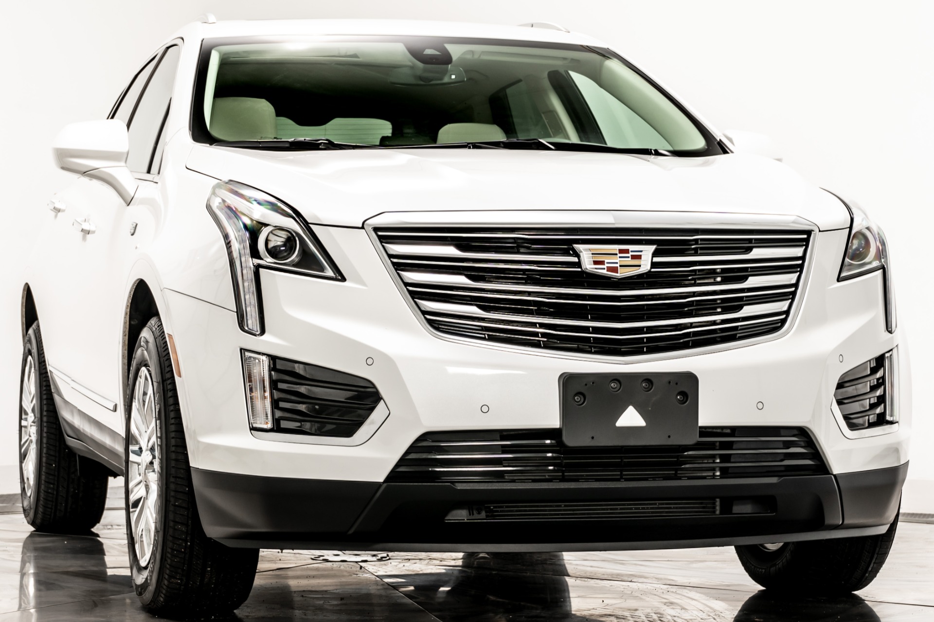 Used 2019 Cadillac XT5 Luxury AWD in Crystal White Tricoat For