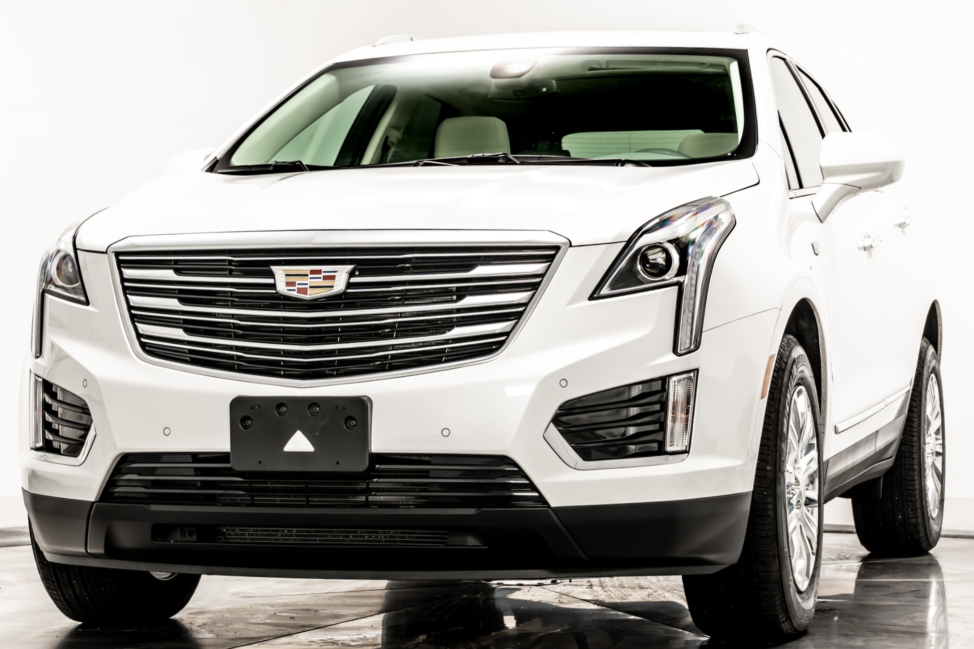 Used 2019 Cadillac XT5 Luxury AWD in Crystal White Tricoat For