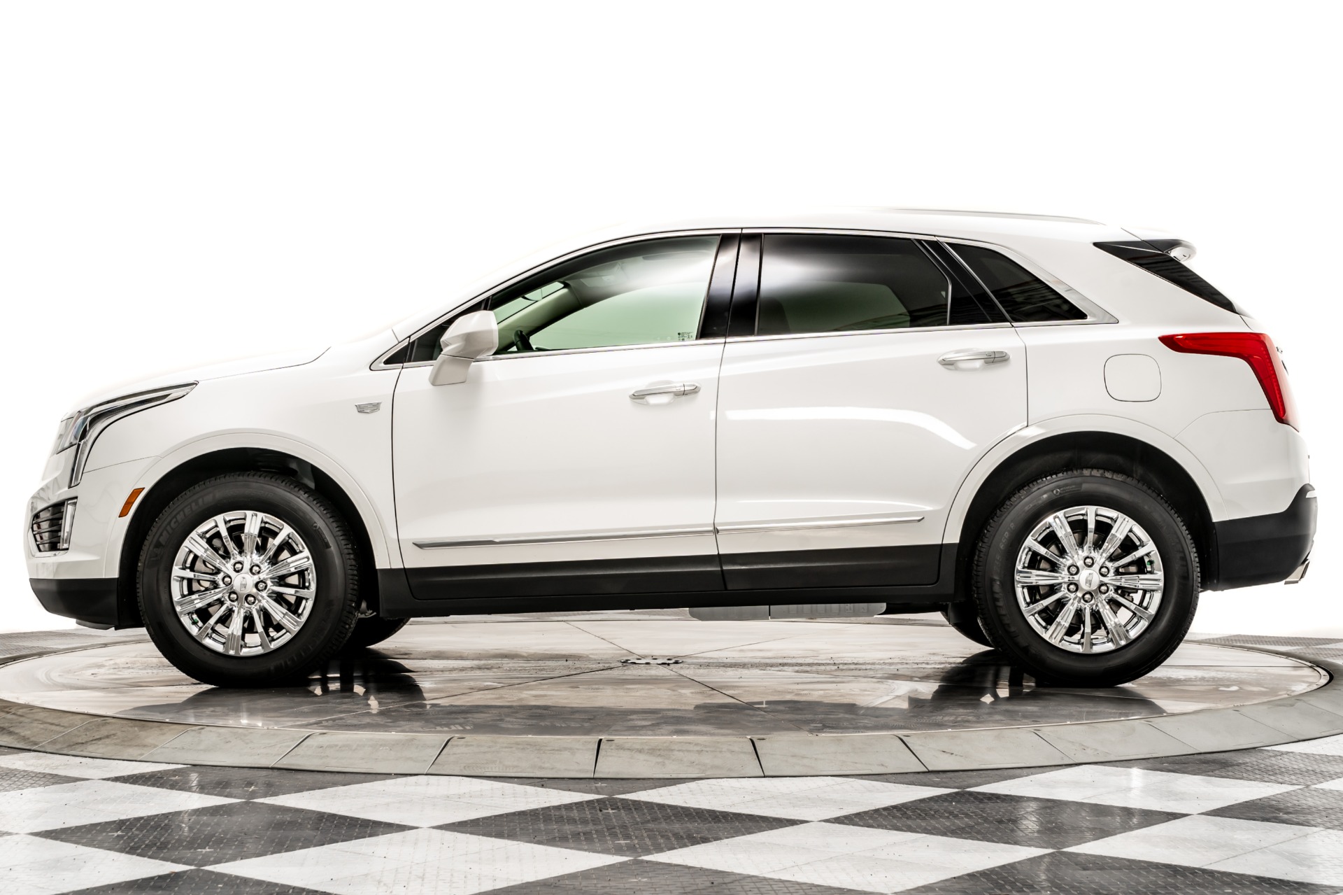 Used 2019 Cadillac XT5 Luxury AWD in Crystal White Tricoat For Used 2019 Cadillac XT5 Luxury AWD in Crystal White Tricoat For