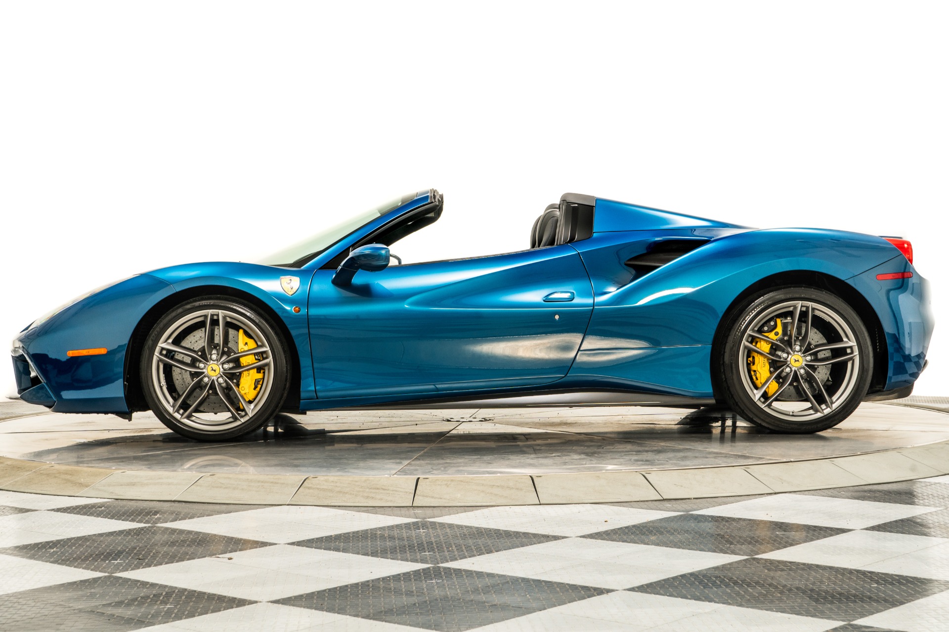 Used 2018 Ferrari 488 Spider in Blu Abu Dhabi For Sale (Sold