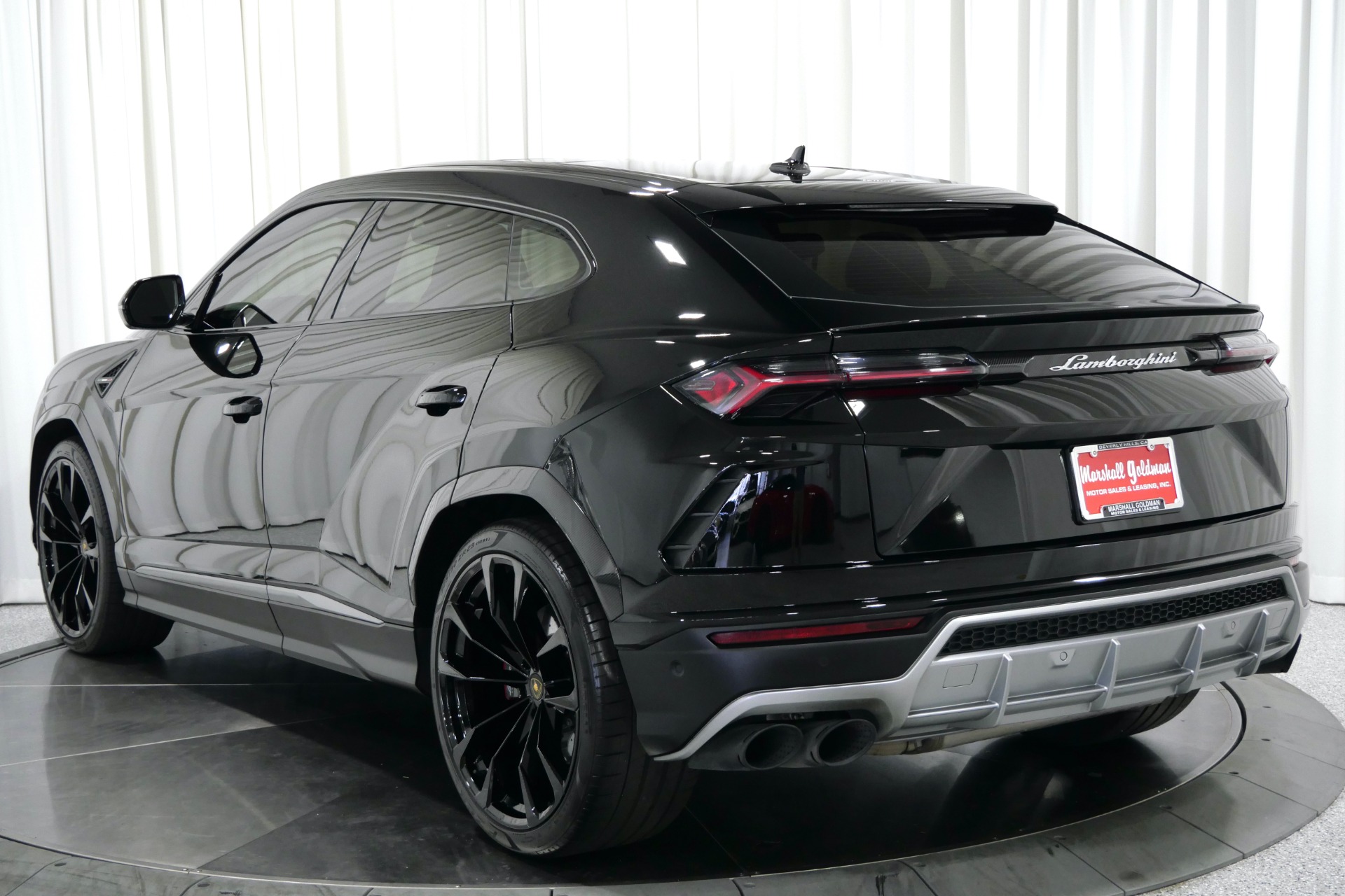 Used 2022 Lamborghini Urus in Nero Noctis For Sale (Sold